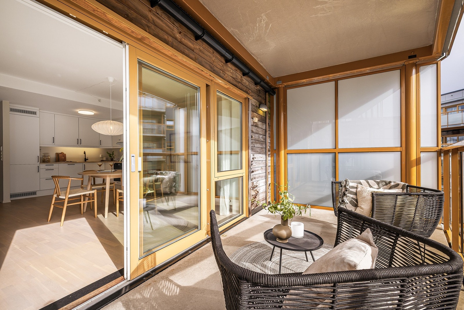 Stor balkong på ca. 11 kvm med gode solforhold. Galleribilde