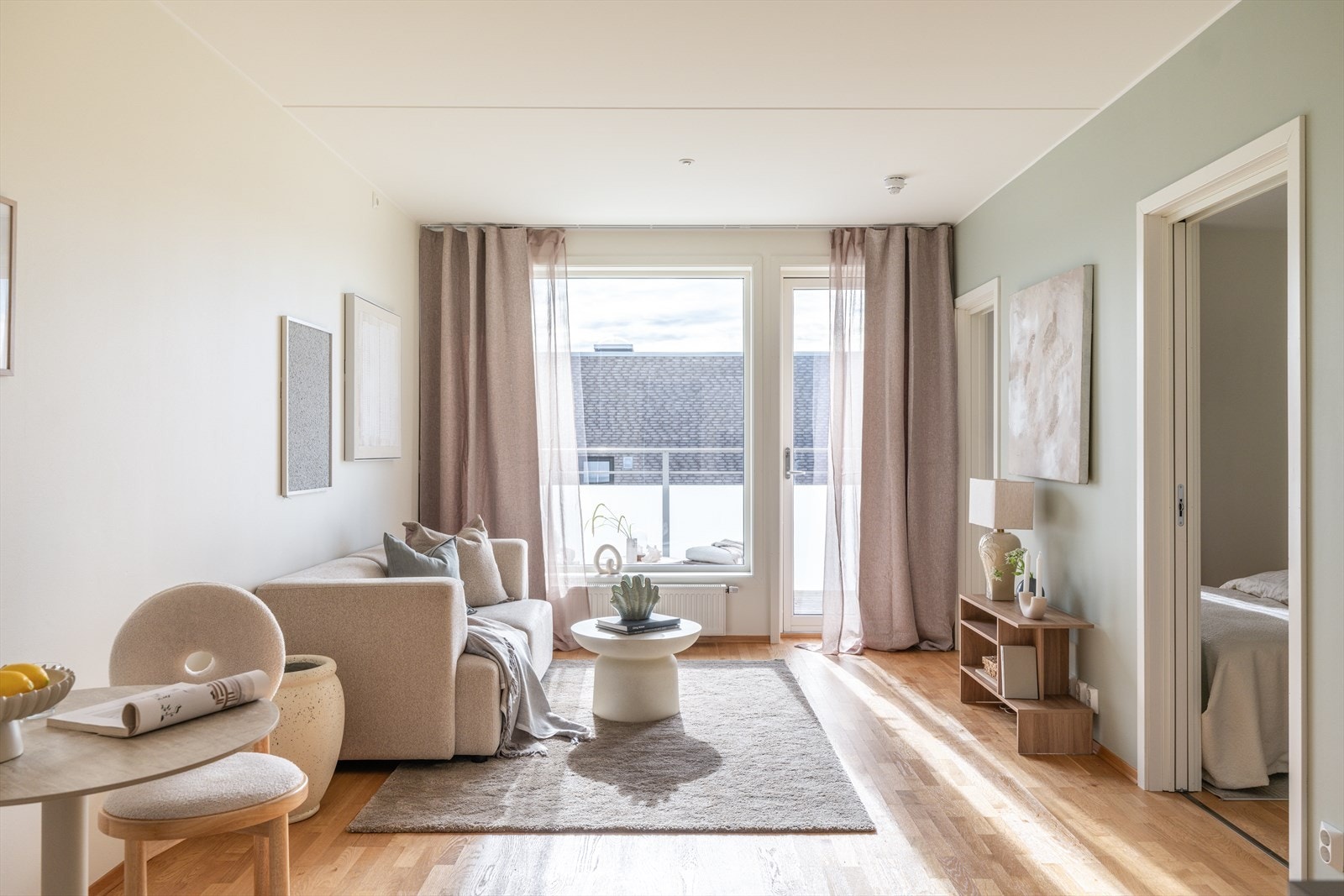 Velkommen til en moderne 2-roms selveierleilighet i 6. etasje med solrik balkong på ca. 10 kvm. Sentralt boområde. Foto: Joakim Karlsen. Galleribilde