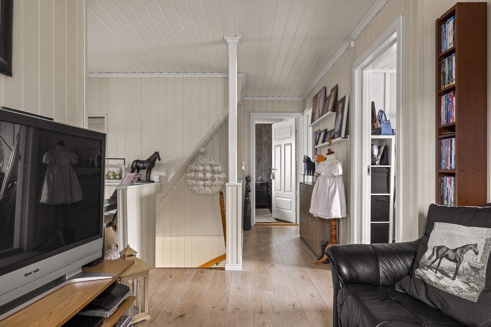 Fra stuen i andre etasje er det utgang til en overbygd veranda på 18 m². Galleribilde