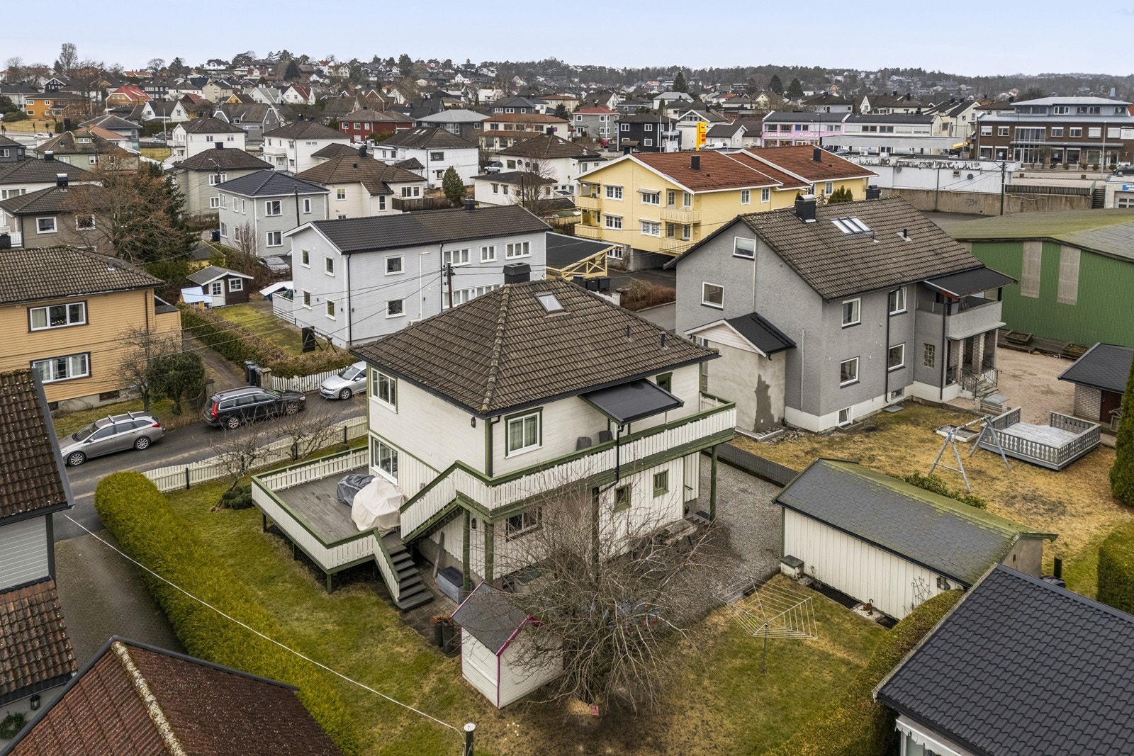 Eiendommen ligger i et etablert og rolig boligområde i Sarpsborg. Galleribilde