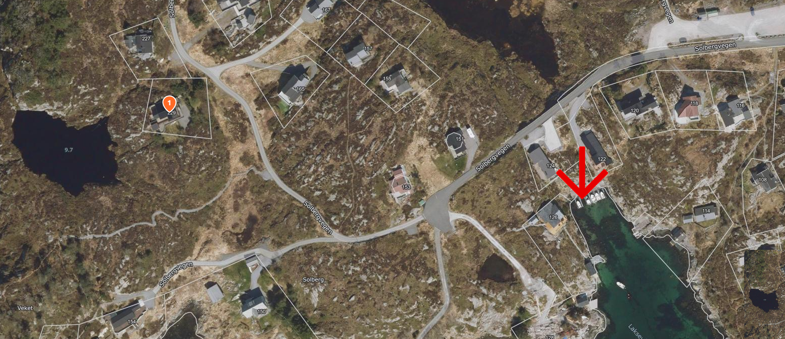 Kort gange fra hytten til tilhørende båtplass. Galleribilde