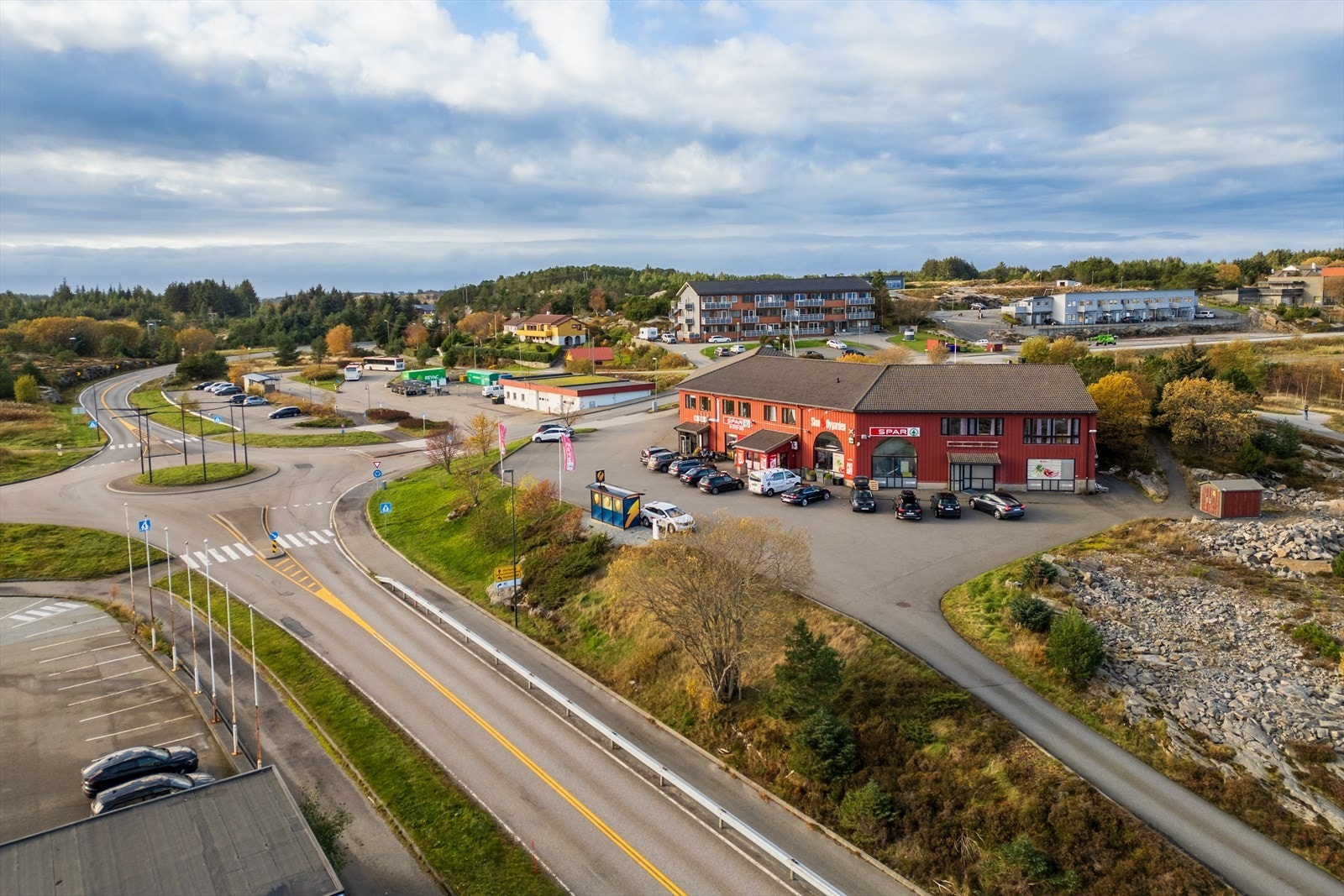Dagligvarebutikk finner du på Tjeldstø, kun ca. 5 minutters kjøretur unna. Galleribilde