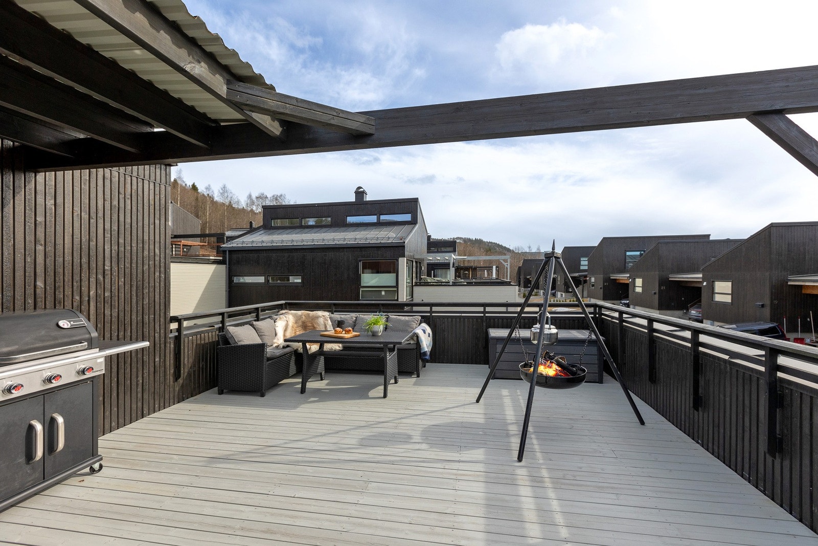 Solrik, romslig terrasse Galleribilde