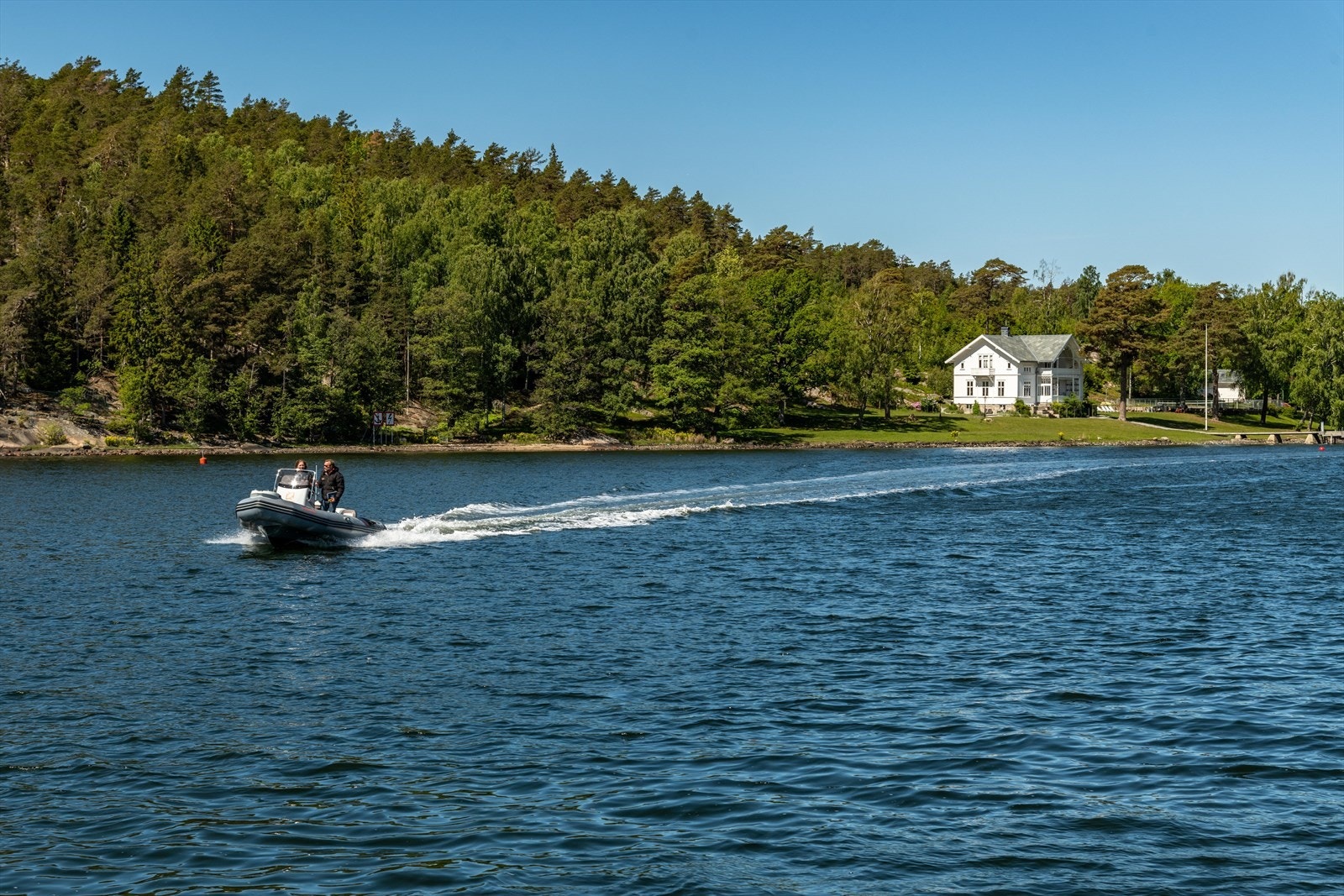 Med båt har du tilgang til de beste utfartsstedene - Engelsviken brygge, Hvaler, Rauer, Færder og Nøtterøy. Galleribilde