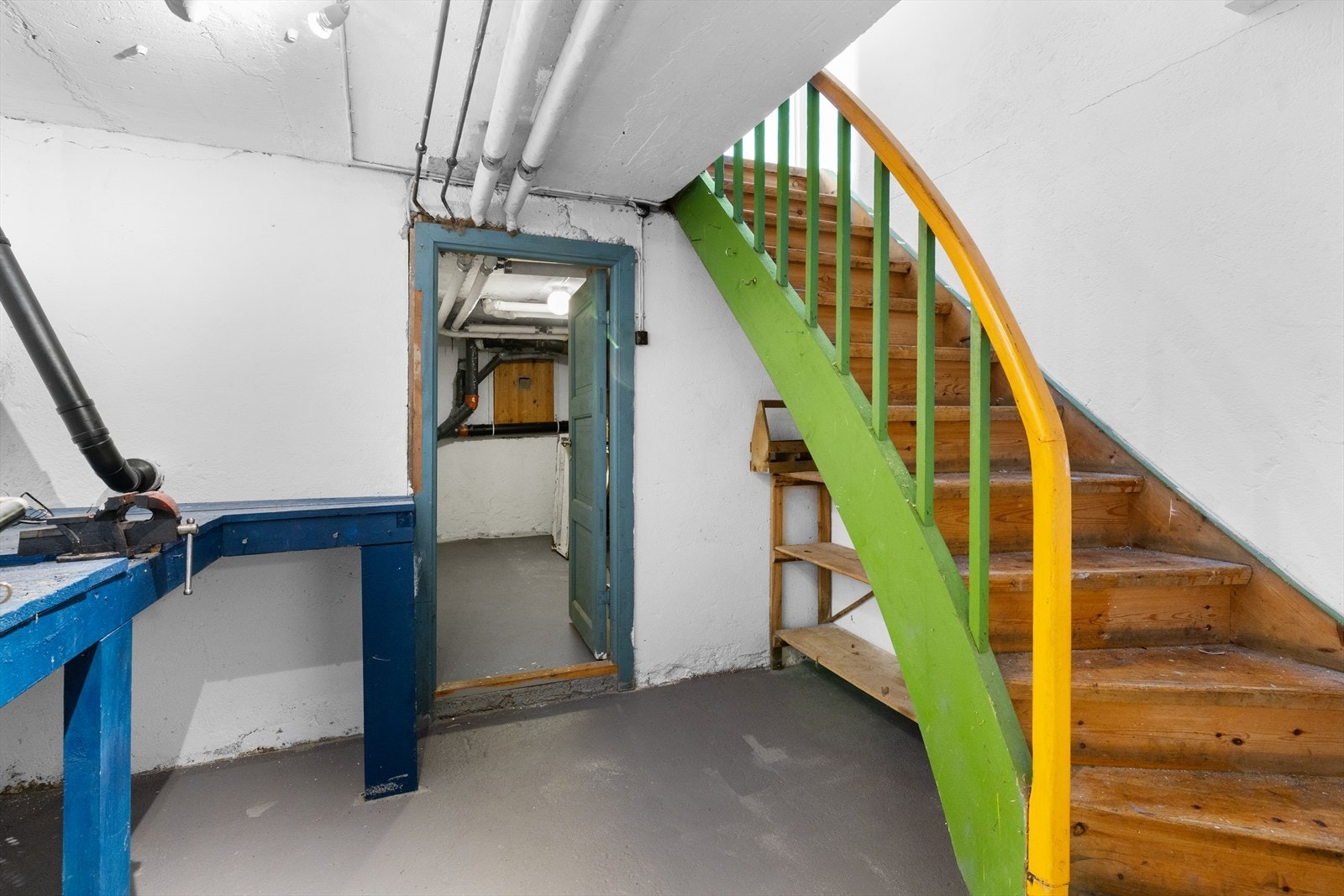 Trapp ned til kjeller. Galleribilde
