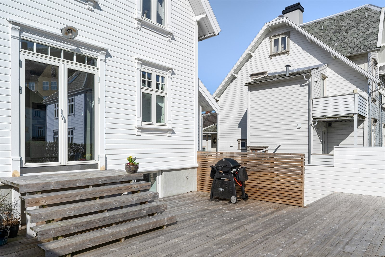 Her er det god plass til utemøbler og er et perfekt samlingspunkt for familie og venner. Galleribilde