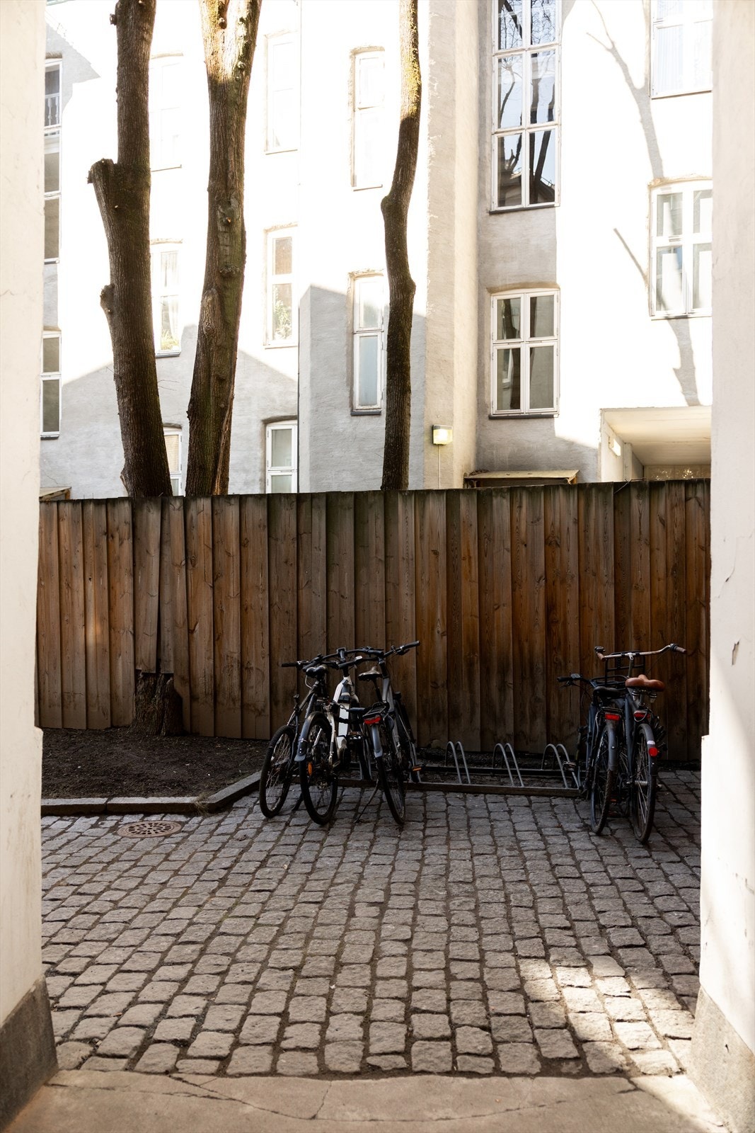 Leiligheten har en fin beliggenhet i en rolig gate på Grünerløkka. Galleribilde
