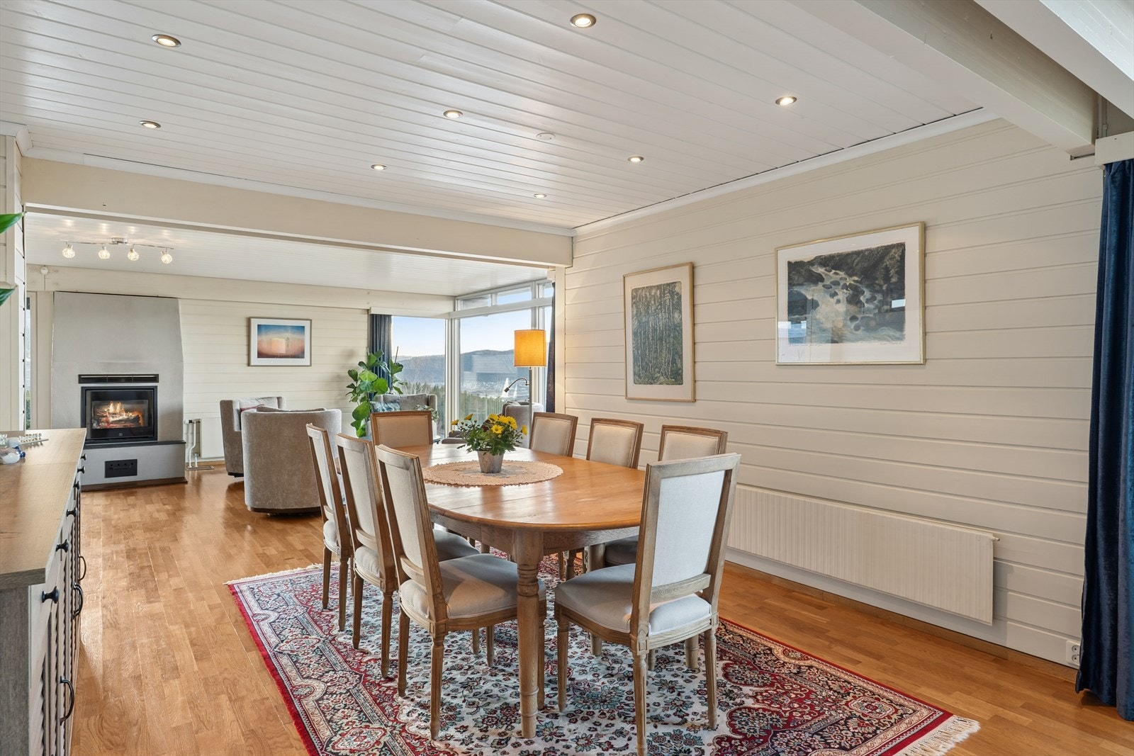 I spisestuen kan man enkelt samles til hyggelige måltider og gode samtaler. Galleribilde