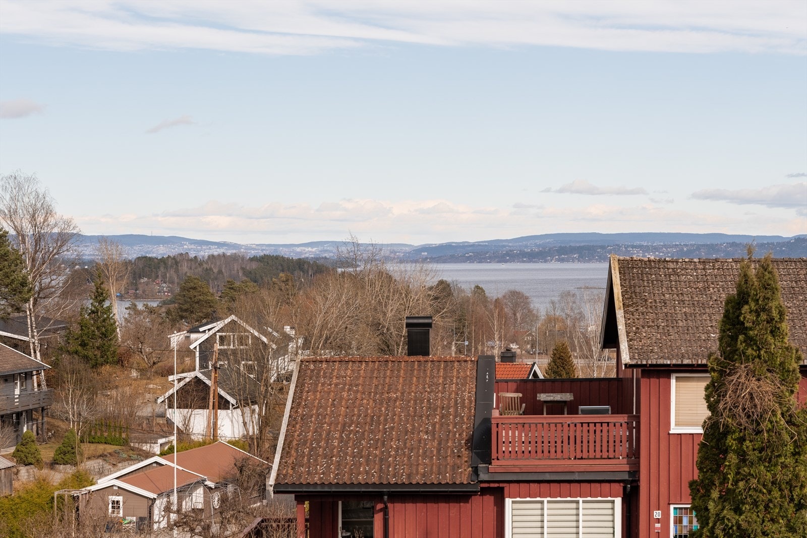 Flott utsikt en kan nyte morgenkaffen til. Galleribilde