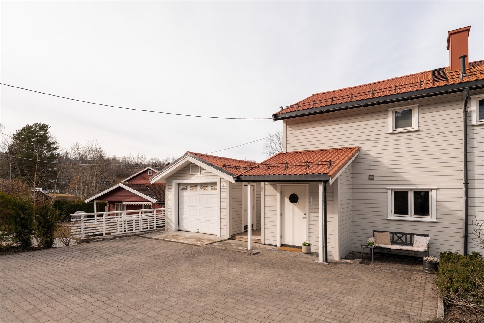 Frittstående garasje på ca. 19 kvm med el-billader. Galleribilde