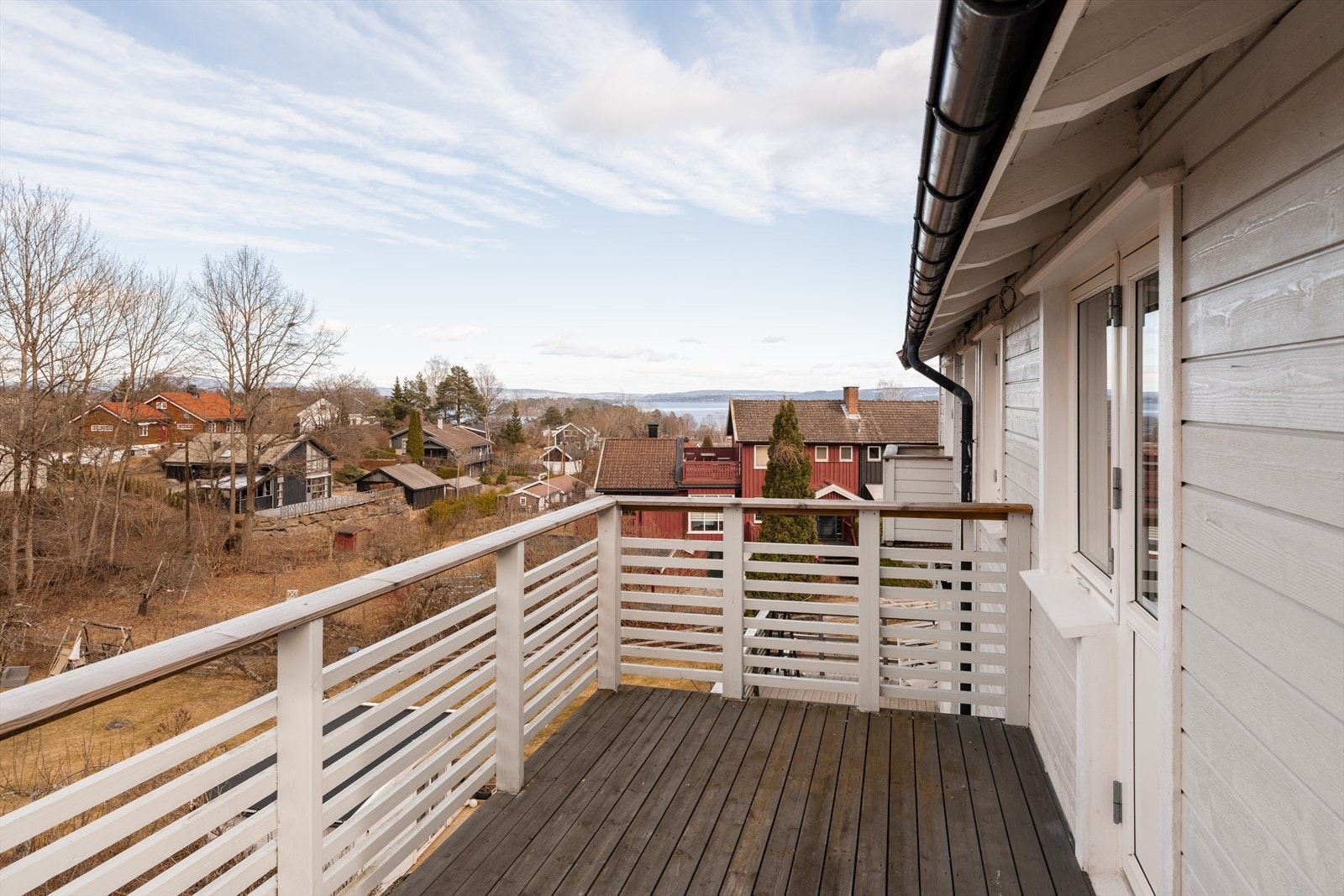 Romslig balkong, med gode solforhold. Galleribilde
