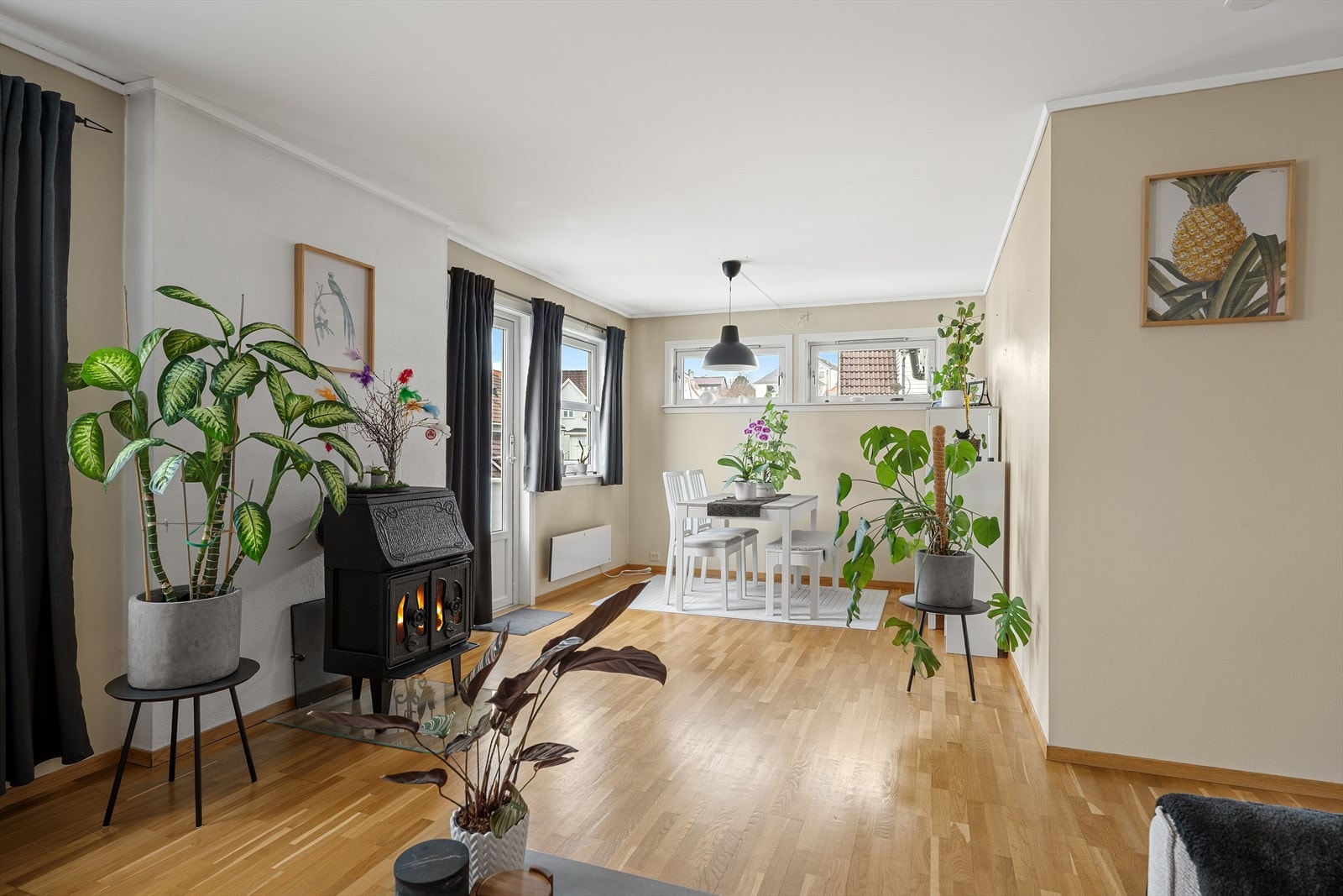 Fra stuen er det utgang til solvendt veranda Galleribilde