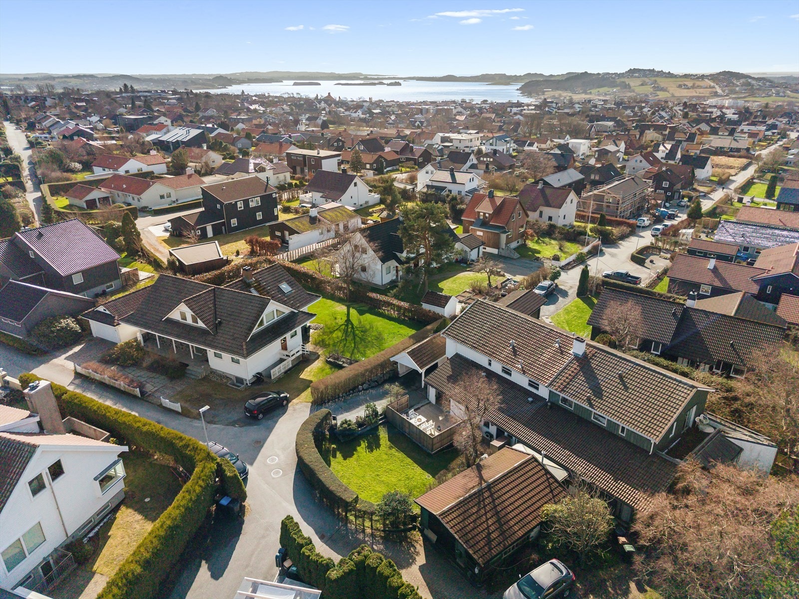 Fra eiendommen er det kort vei til flotte turområder som Sørmarka, Stokkavannet og badestrand i Møllebukta. Galleribilde