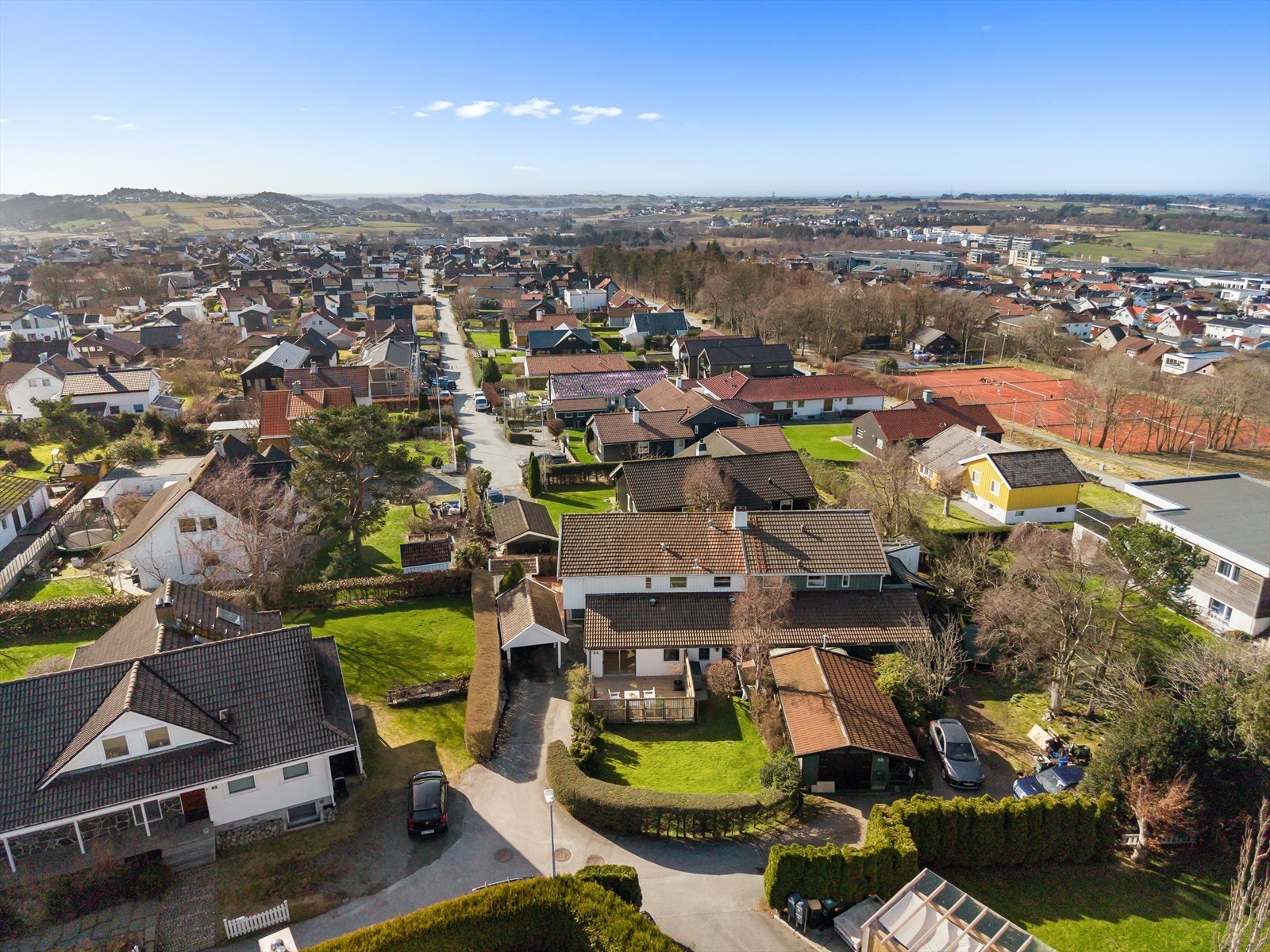 Det er kort avstand til Amfi Madla med et bredt utvalg av butikker, spisesteder og servicetilbud. Galleribilde