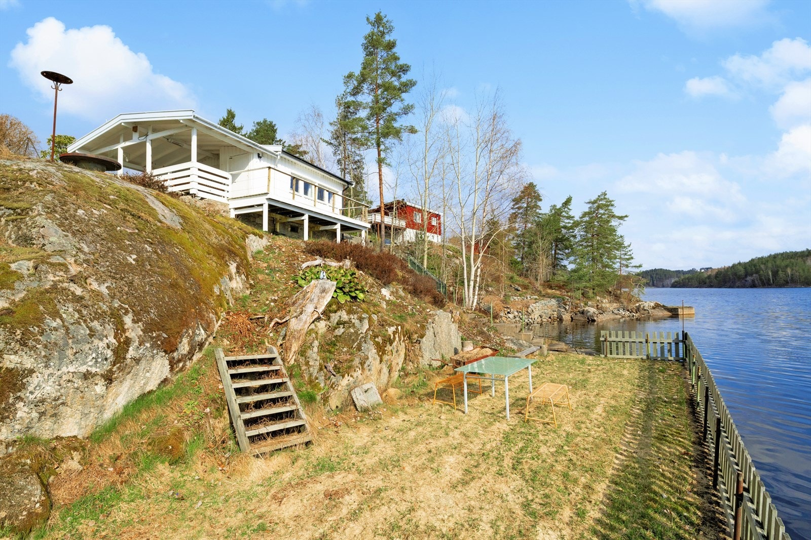 Nede ved vannet er det er flott flatt område. Galleribilde