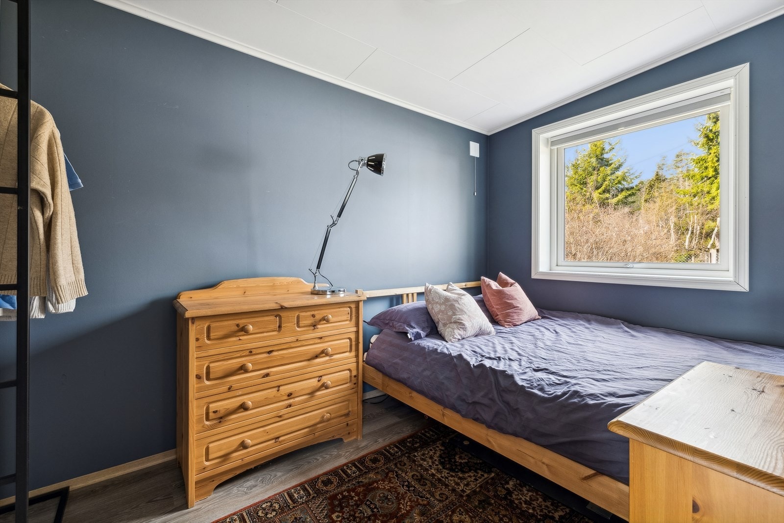 Soverommet har god plass en dobbelseng. Galleribilde