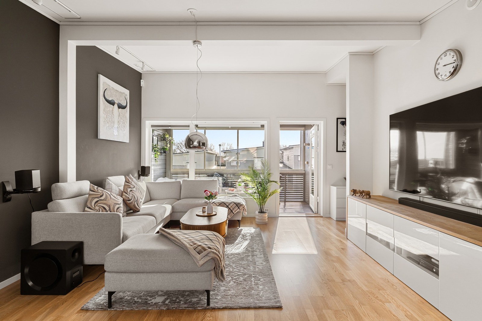 Fra stuen er det utgang til en hyggelig balkong Galleribilde