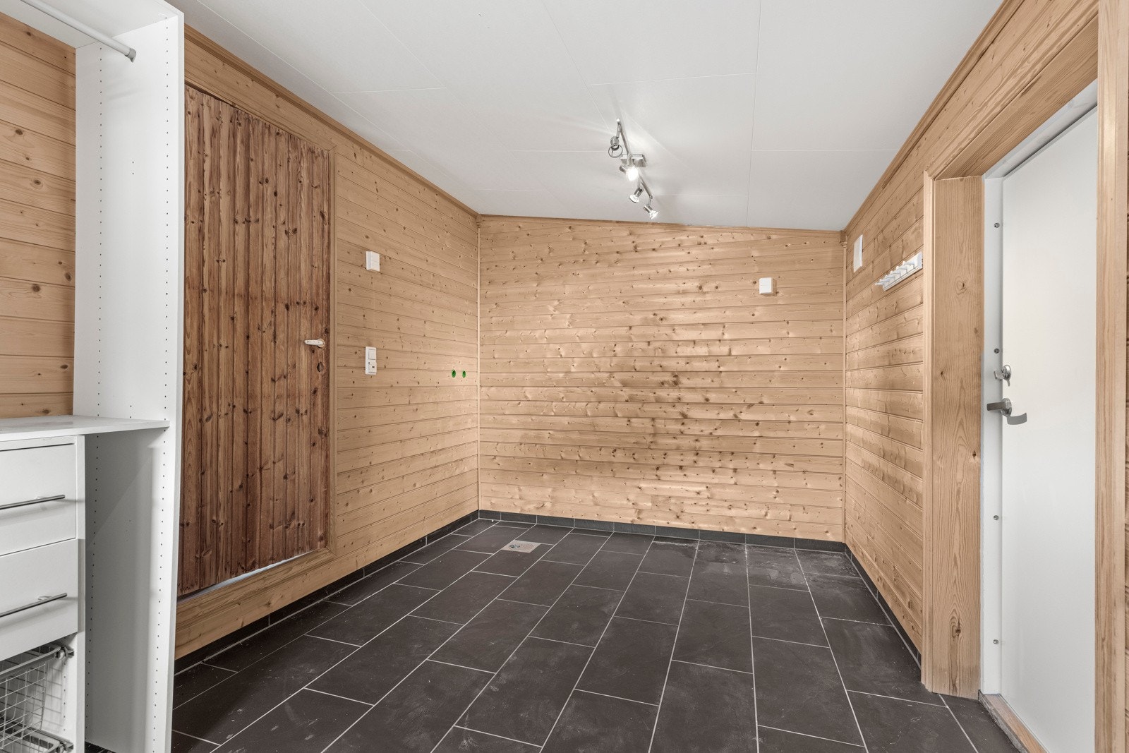 Rommet kan benyttes som kontor, bod eller gjesterom, alt etter eget ønske. Galleribilde