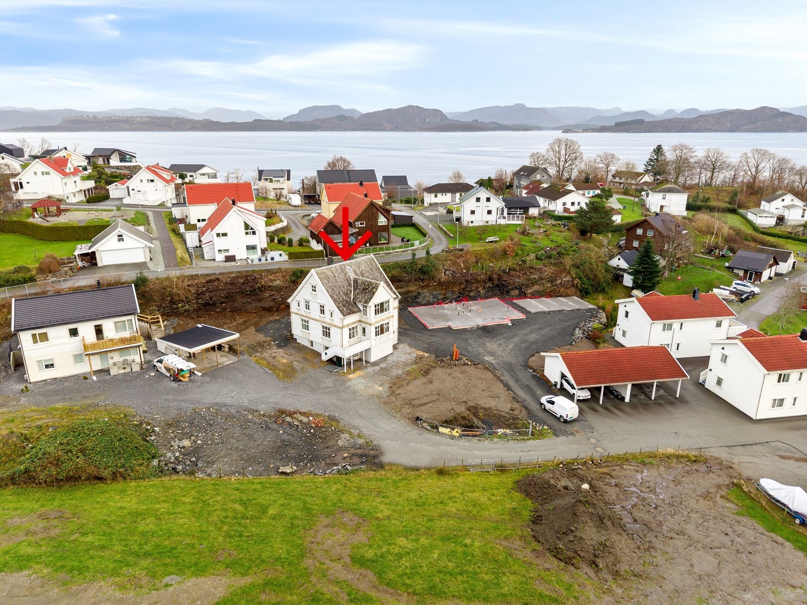 Judaberg - Historisk enebolig med sjel og utleieleiligheter. Vesentlig oppgradert utvendig i 2025. Galleribilde