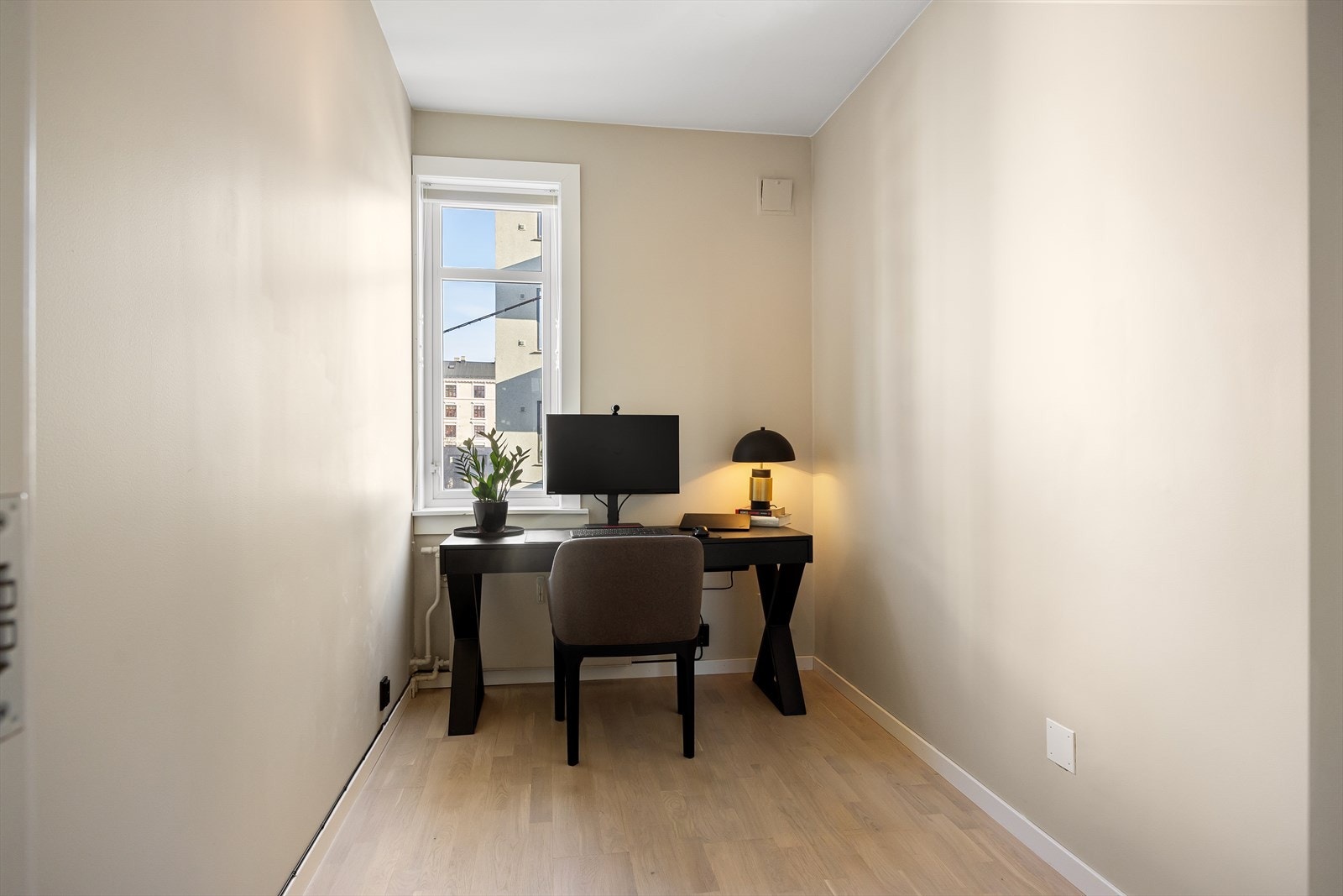 Soverom 3, i dag innredet som kontor Galleribilde