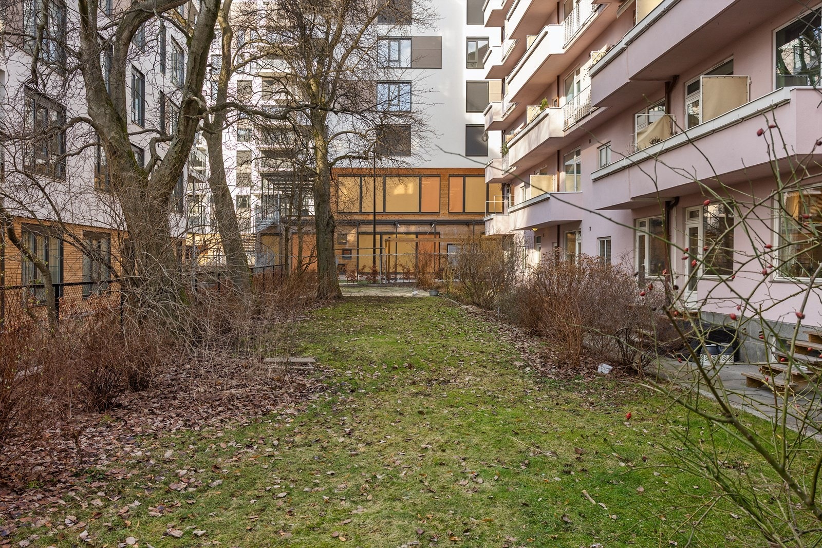 I bakgården er det felles plenareal Galleribilde