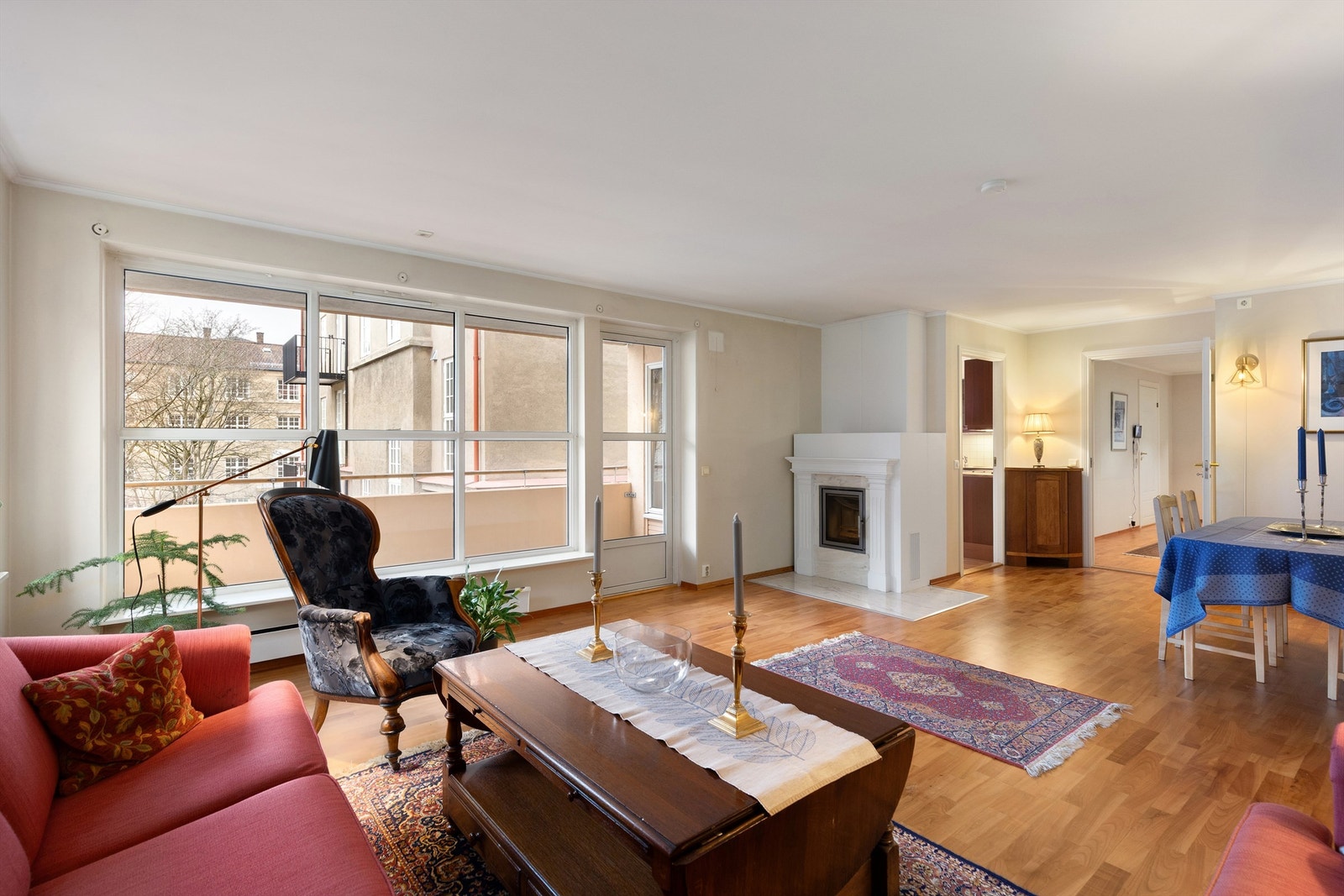 Leiligheten har hatt samme eier siden bygget var nytt i 2002 og har standard fra byggeår Galleribilde