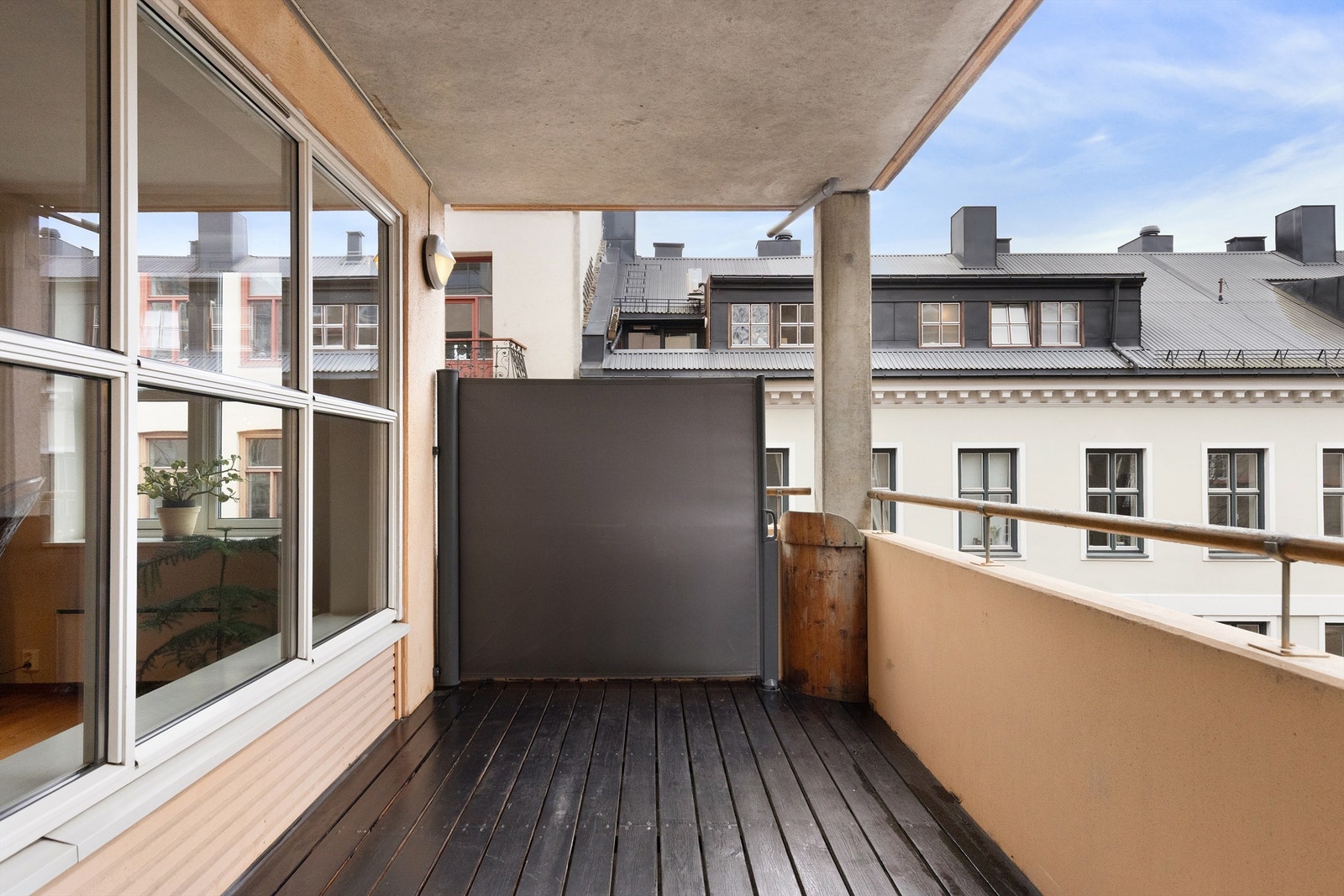 Smart utrekkbar skjerming for å gi ly for vinden Galleribilde