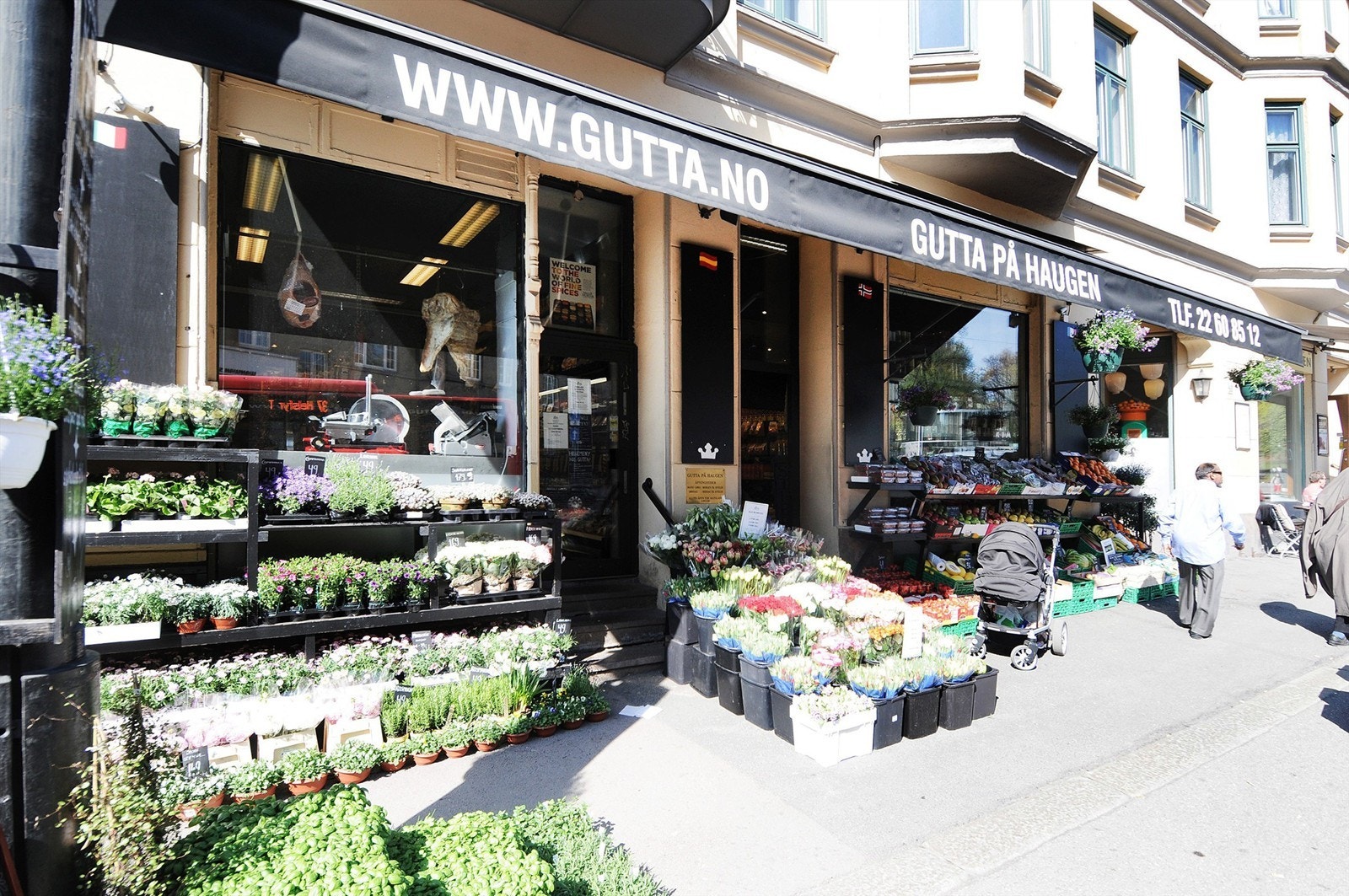 Gutta på Haugen ligger rett nedenfor leiligheten og er en spesialbutikk som er en av landets mest kjente delikatesseforretninger Galleribilde