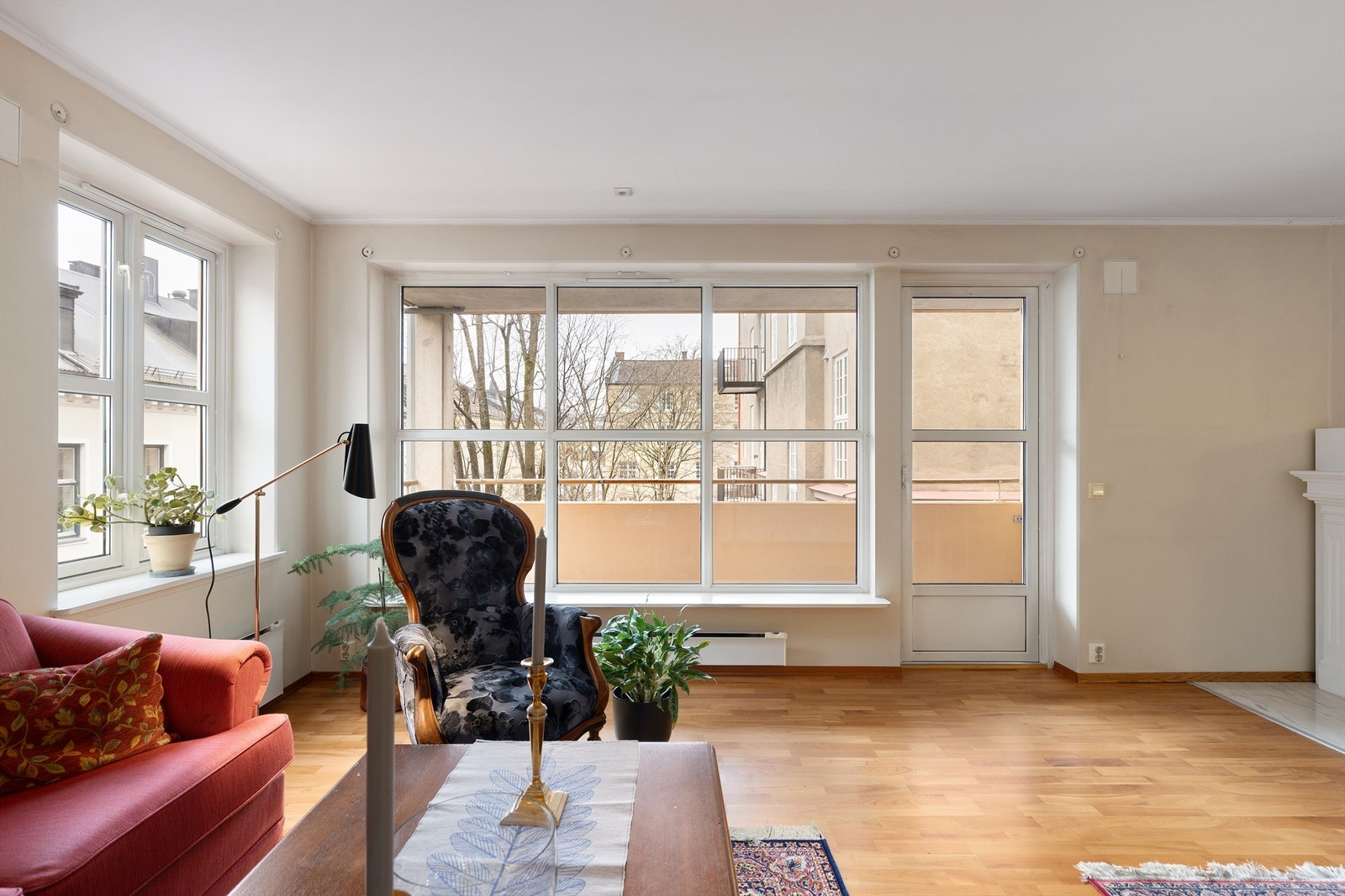 Fra stuen er det utgang til balkong Galleribilde