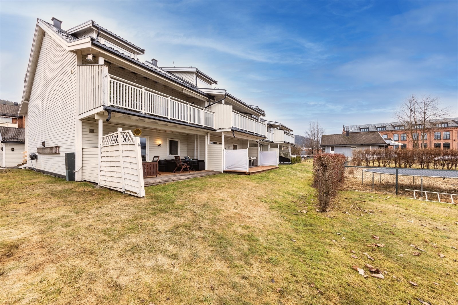 Videre nedgang til flott felles hage og uteområde. Galleribilde