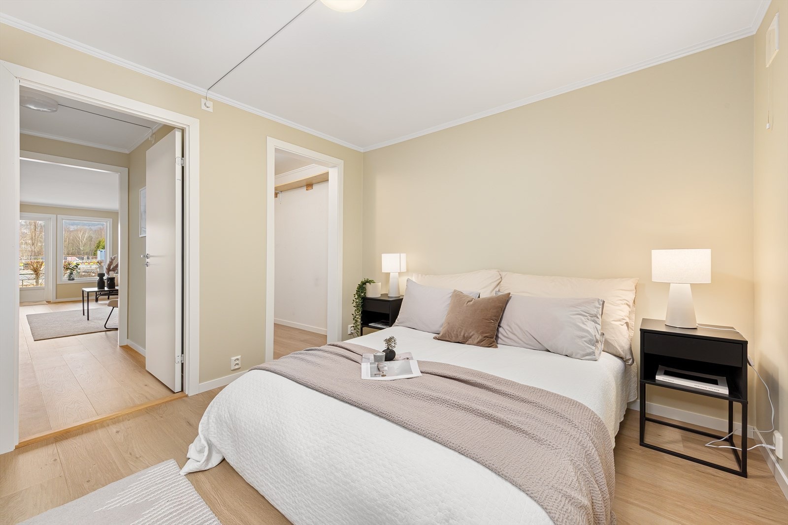 Her er det god plass for dobbeltseng og nattbord. Galleribilde