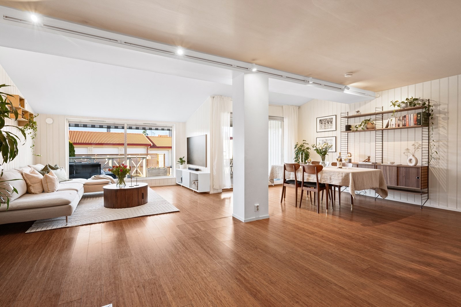 Dette er et familievennlig rekkehus over tre plan. Galleribilde