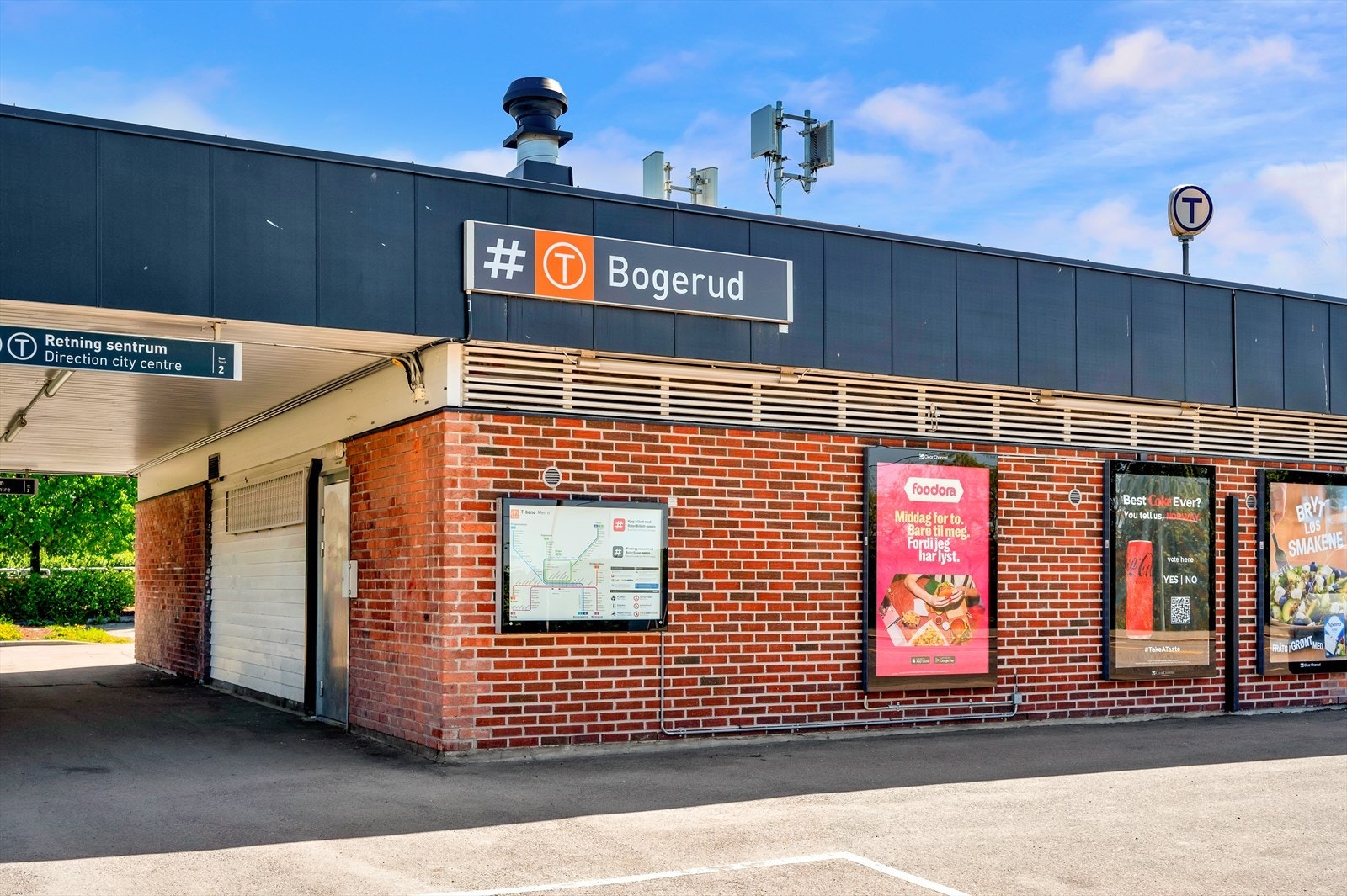 Bogerud T-bane ligger kun en kort spasertur unna, noe som gir svært gode kollektivforbindelser og gjør hverdagen både enkel og fleksibel. Galleribilde