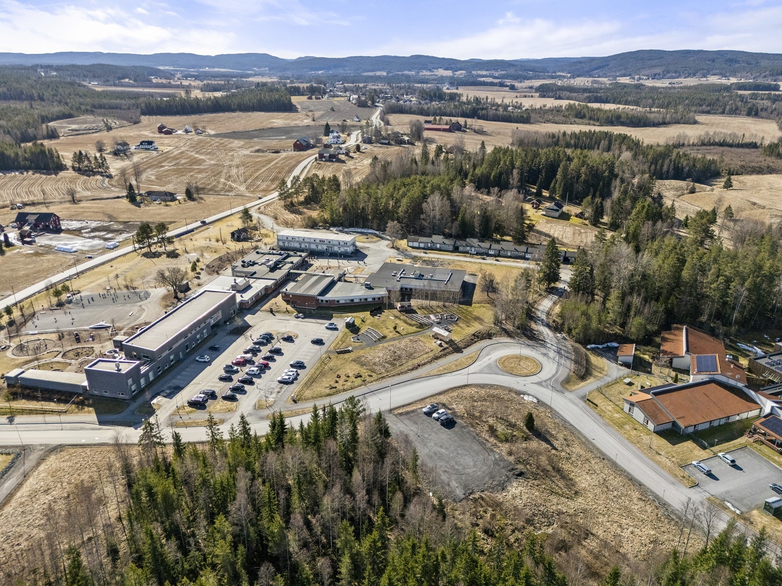 Her bor man med umiddelbar nærhet til Blaker skole og barnehage, kun et par minutters gange unna. Galleribilde