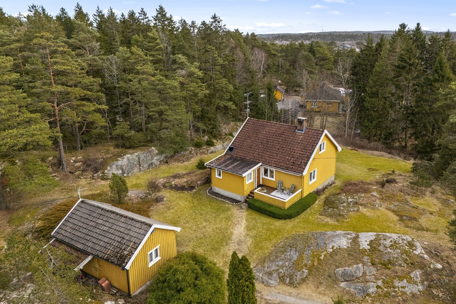 Området er vurdert som svært trygt, eiendommen er skjermet og idyllisk. Galleribilde