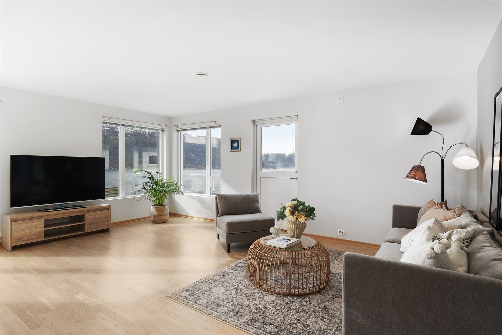 Stue med utgang til terrasse Galleribilde