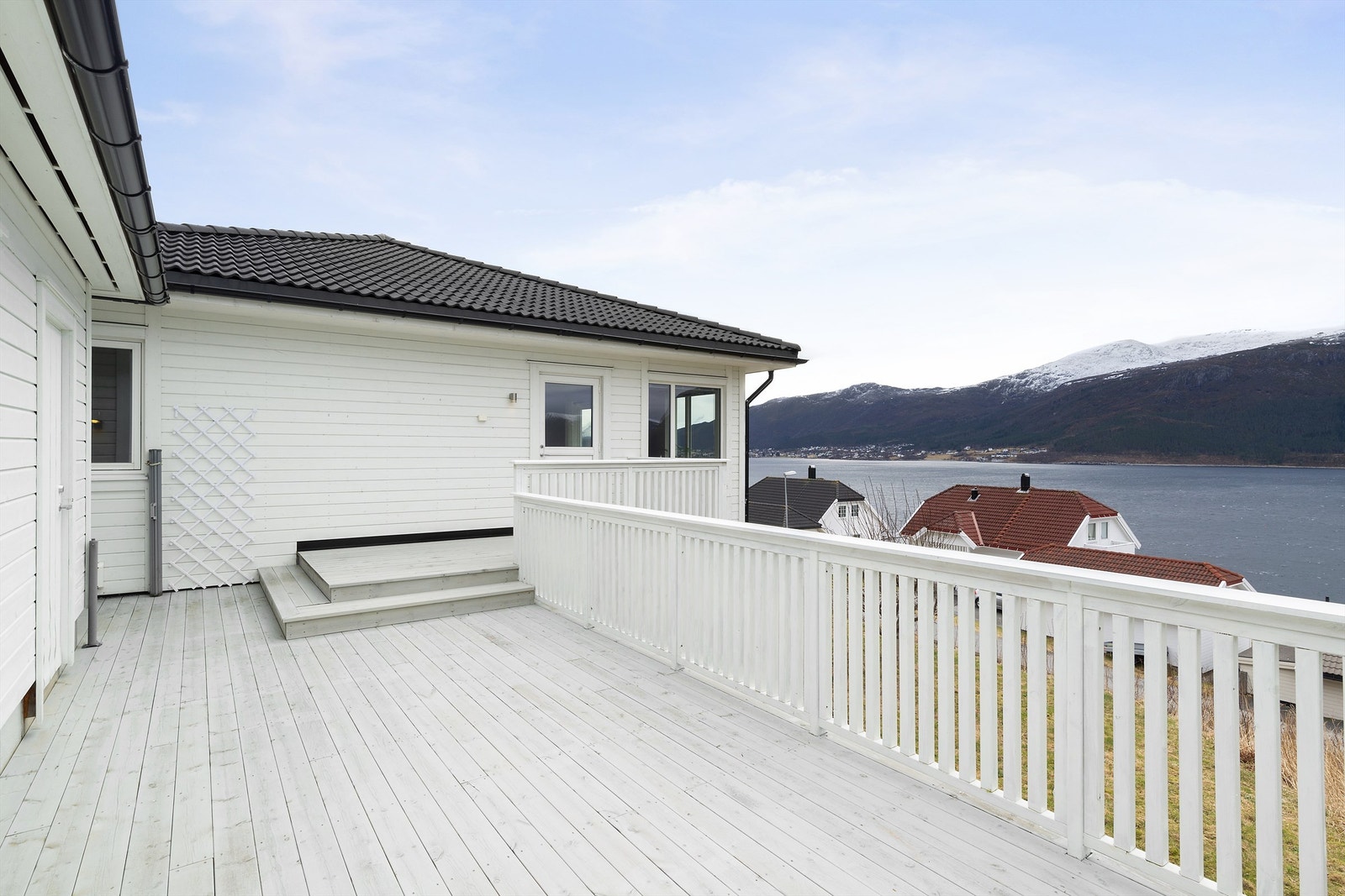 Terrasse med tilkomst fra stue Galleribilde