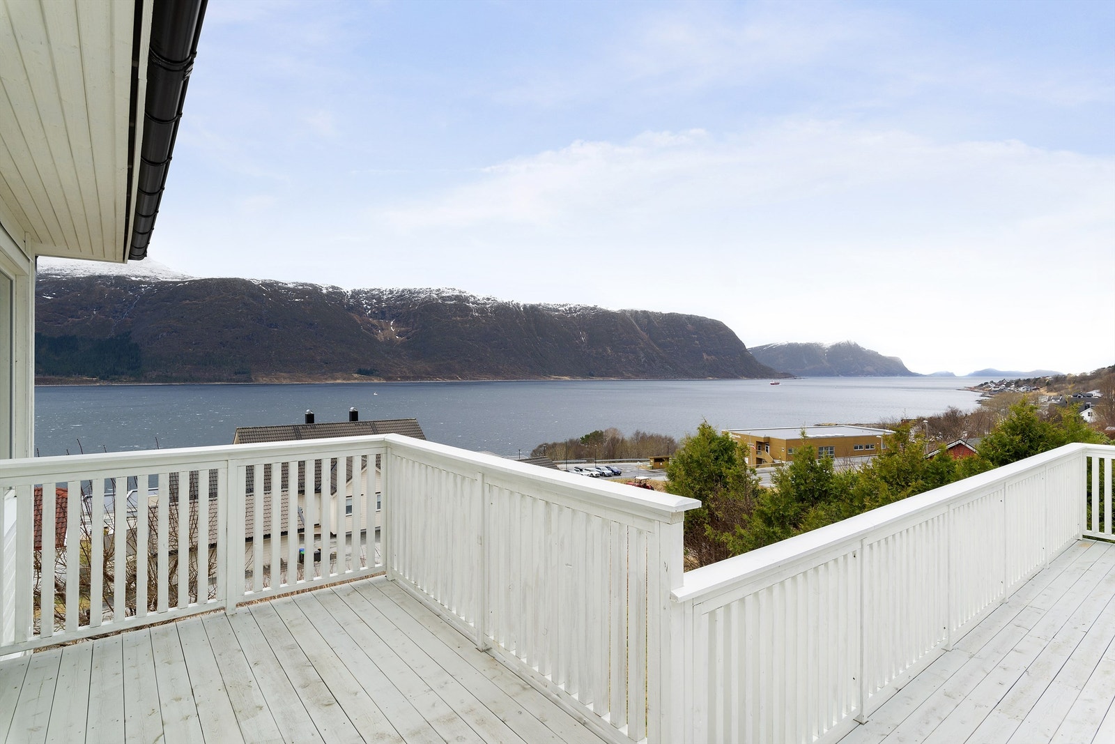 Terrasse med flott utsikt og gode solforhold Galleribilde