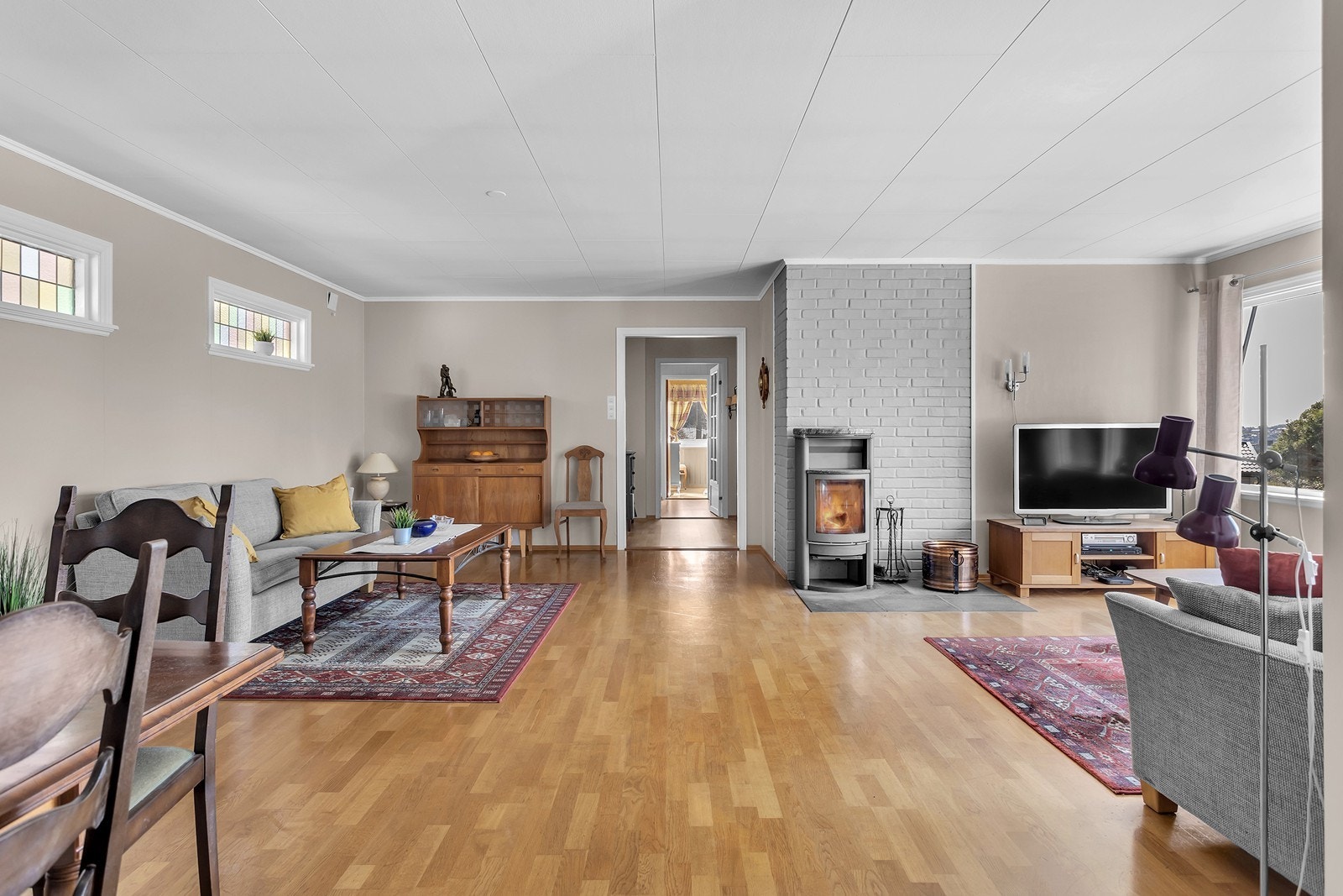 Det er eikeparkett på gulvet Galleribilde