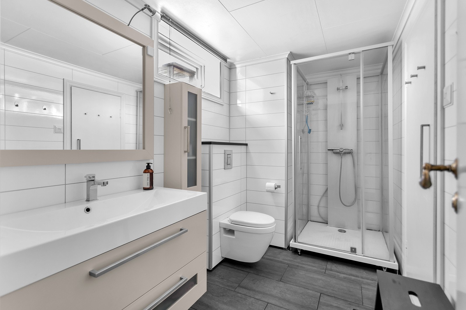 Pent bad i underetasjen Galleribilde