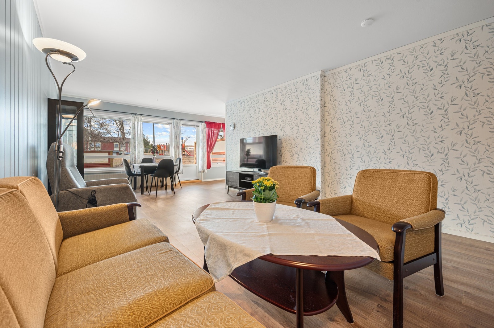 En romslig og pen 2-roms leilighet beliggende i 1.etasje. Leiligheten har en fin beliggenhet i et populært borettslag på Kattem. Galleribilde