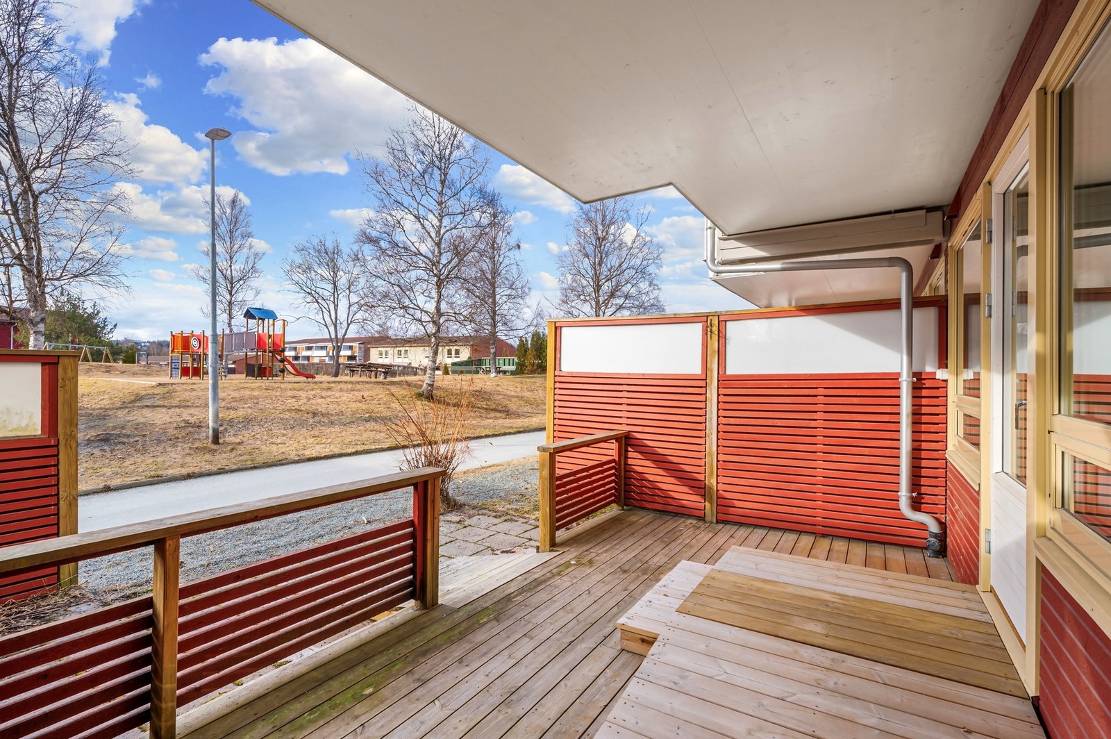 Leiligheten ligger veldig fint til i Åsheim borettslag på Kattem. Gangavstand til Heimdal sentrum med alt en måtte trenge til det daglige. Galleribilde