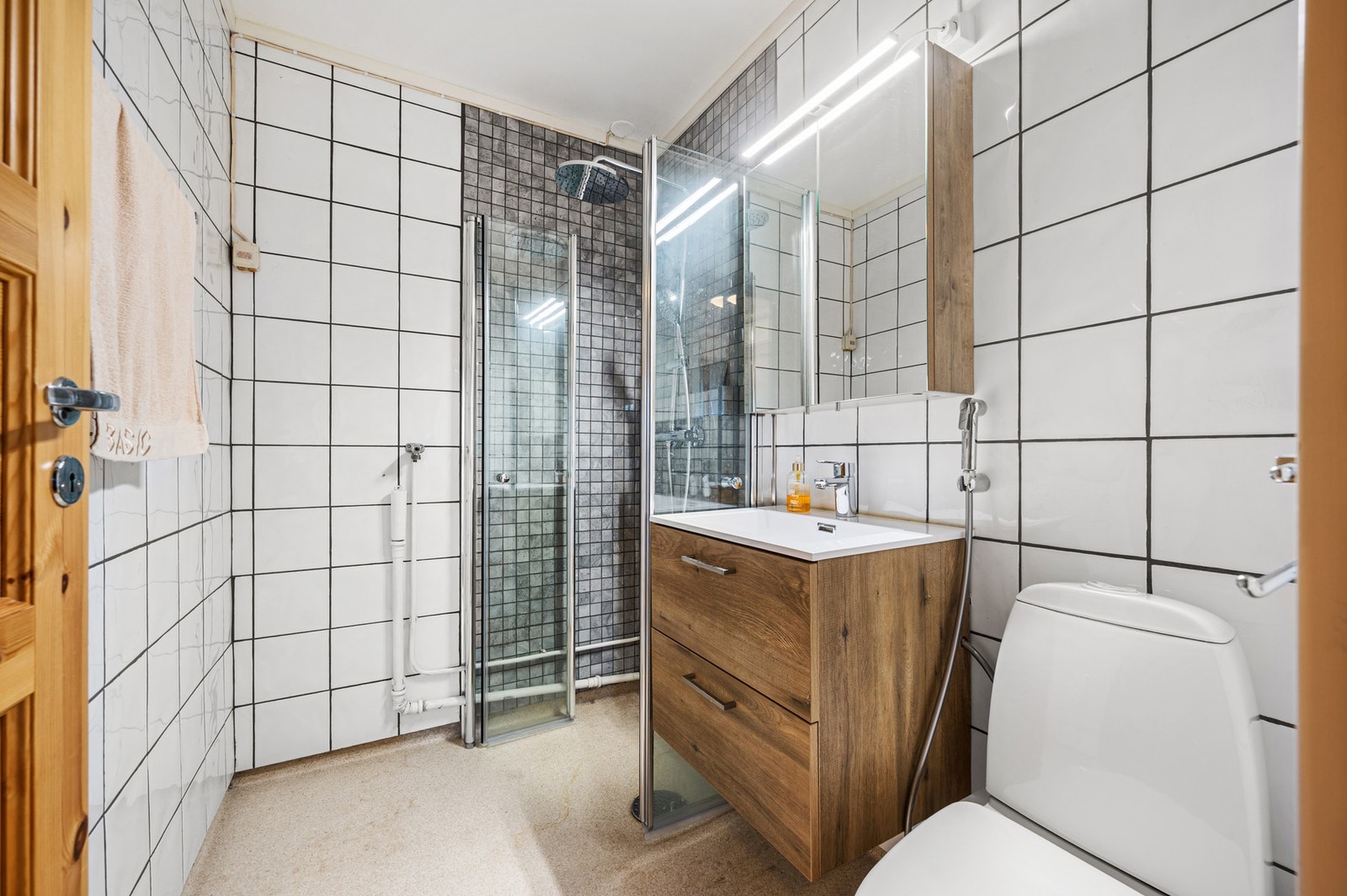 Baderom på 3m² med opplegg for vaskemaskin. Galleribilde