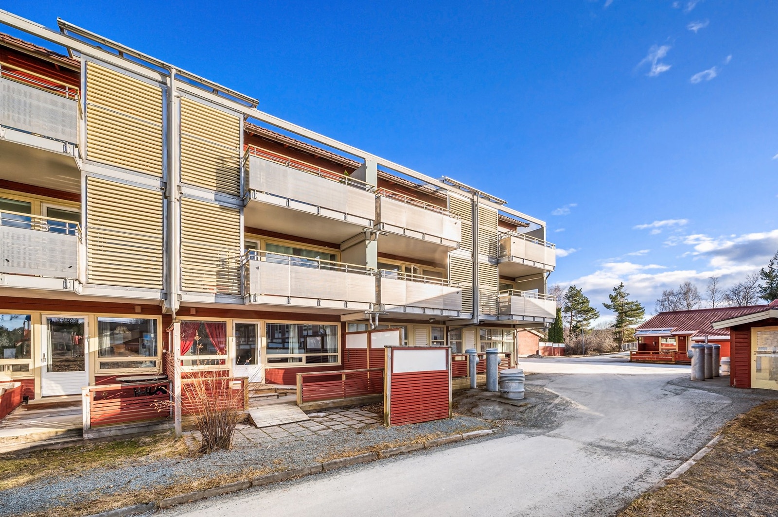 Det er en kort spasertur fra leiligheten til Coop Prix Kattem og bussholdeplassen Kattemsenteret med hyppige avganger til Trondheim sentrum med linje 1. Galleribilde