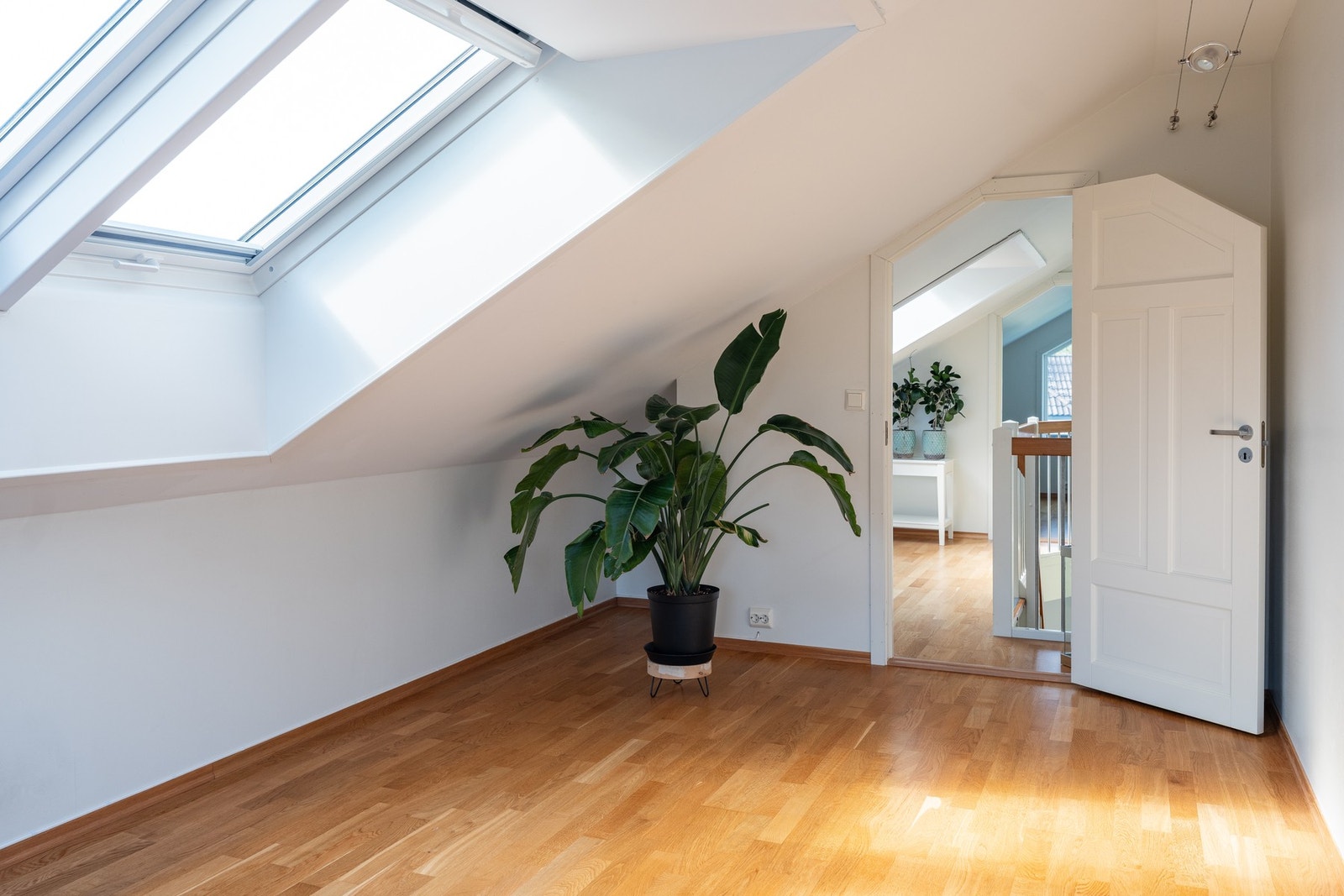 Rommene er brukt til kontor og gjesterom, men er byggegodkjent som "loftsrom". Galleribilde
