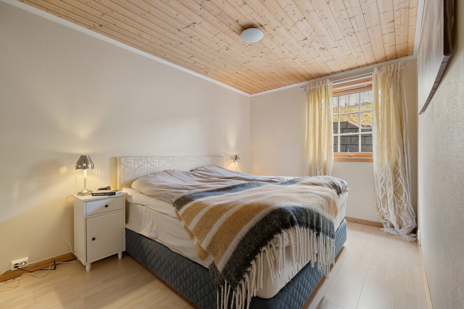 Soverommene i underetasjen holder seg gode og kjøle på sommeren. Galleribilde