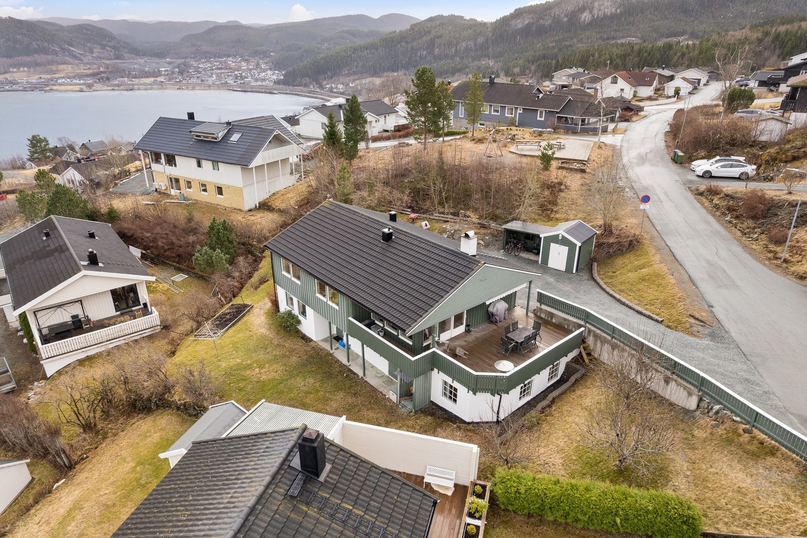 EiendomsMegler1 ved Morten Løvseth presenterer: Tyttebærvegen 25. (FOTO: Julian Nonstad/Nonstad foto). Galleribilde
