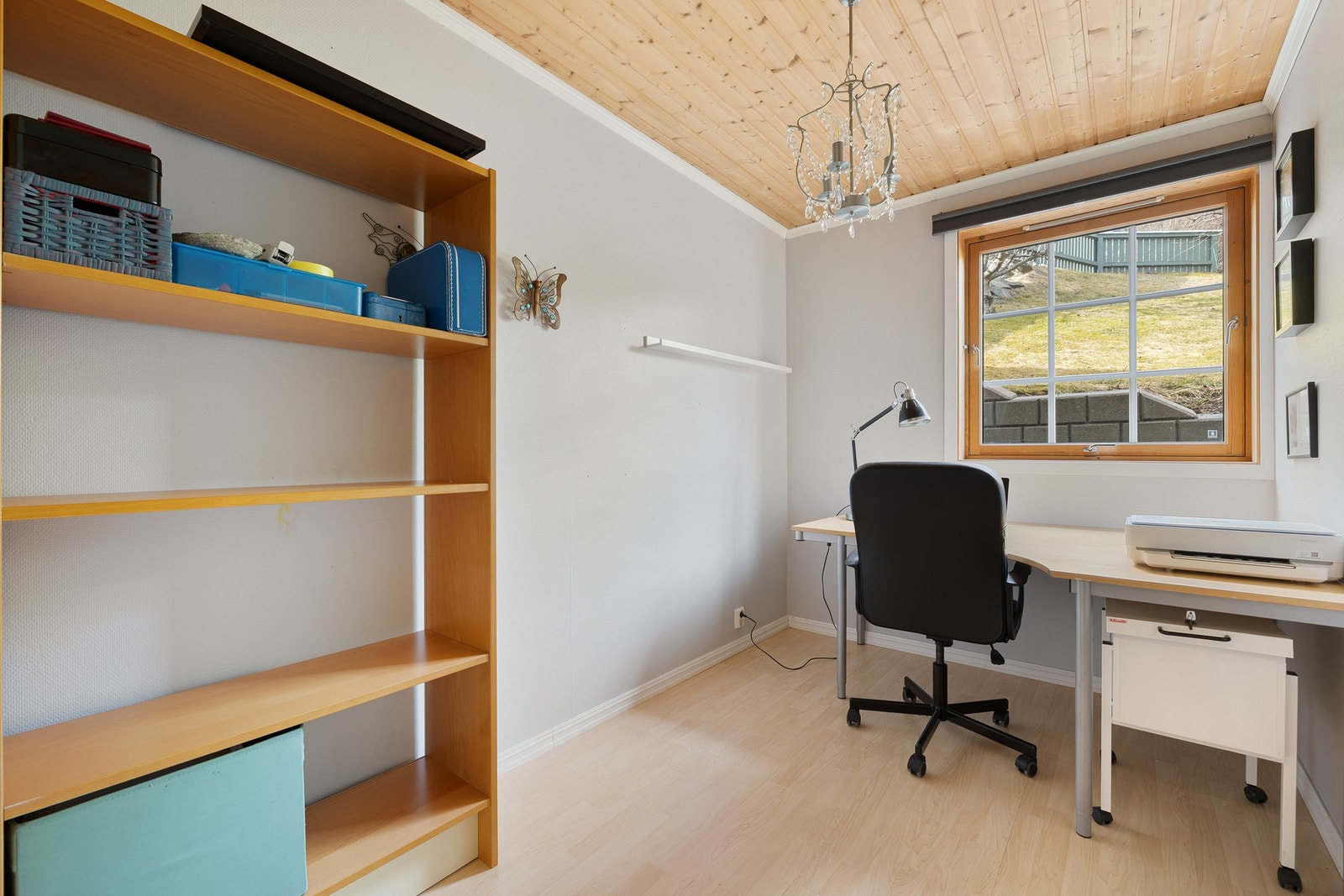 Soverom som brukes til kontor. Galleribilde