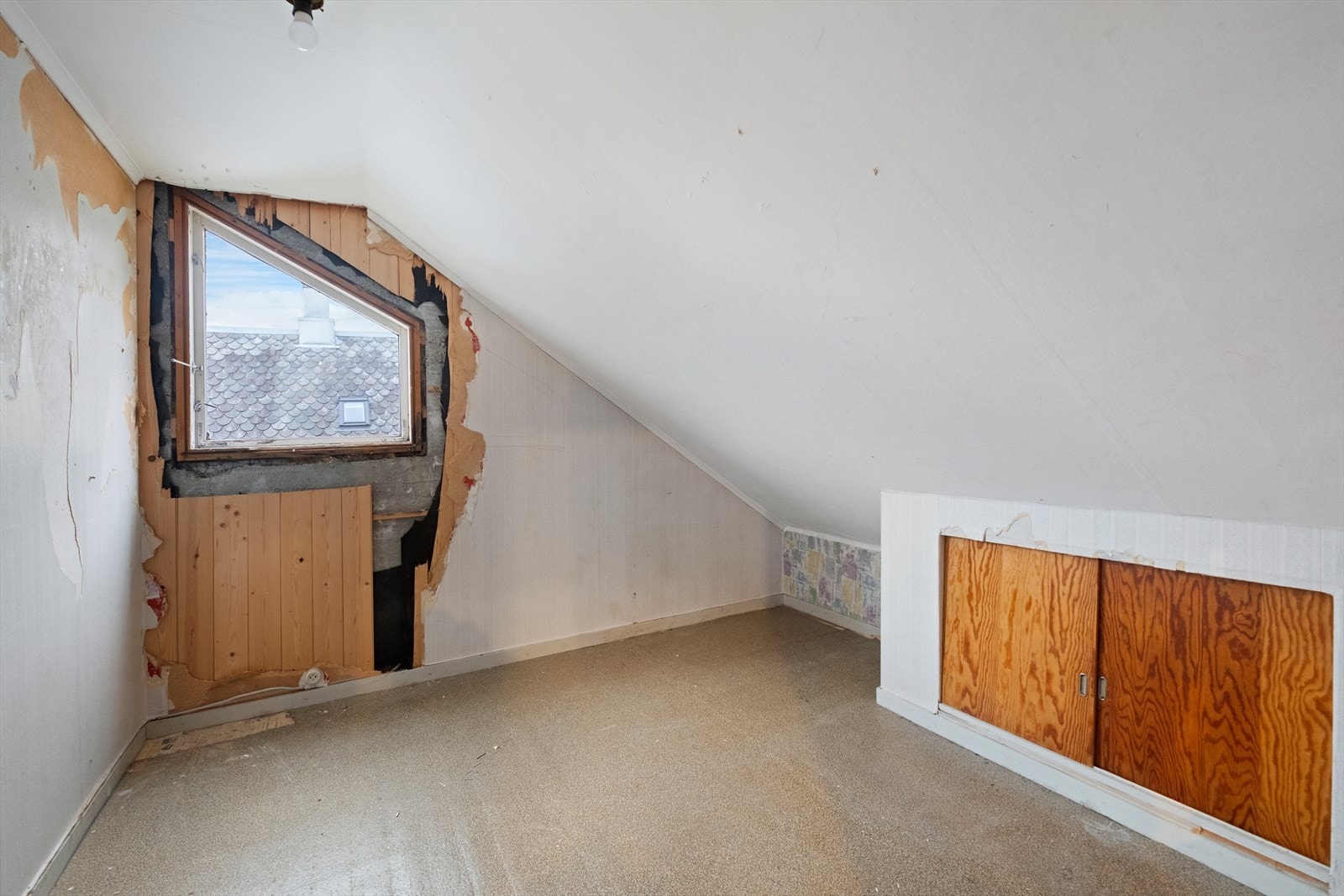 Loft - arealet har godkjent bruksendring til bolig i rammetillatelse. Seksjonen kan ikke tas i bruk til boligformål før det foreligger tillatelse fra kommunen. Galleribilde