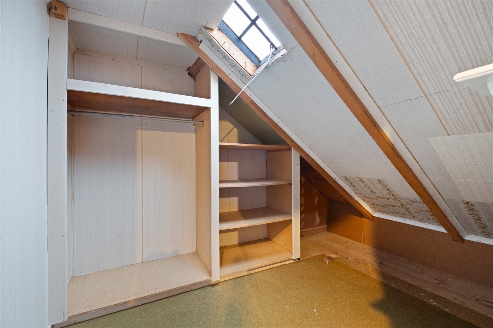 Loft - arealet har godkjent bruksendring til bolig i rammetillatelse. Seksjonen kan ikke tas i bruk til boligformål før det foreligger tillatelse fra kommunen. Galleribilde